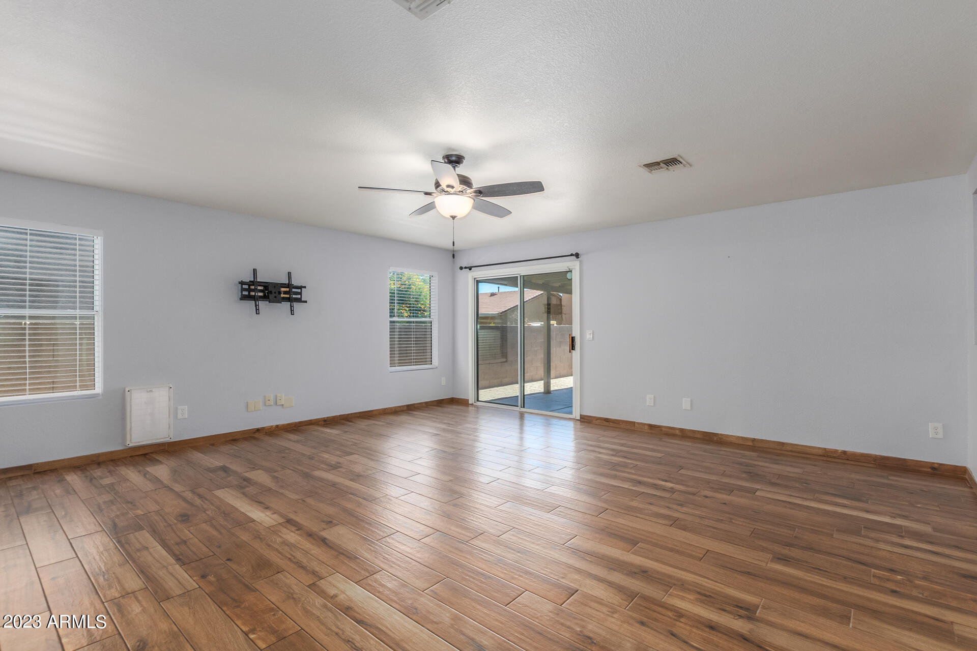 Photo 6 of 25 of 9253 N CENTIPEDE Avenue house
