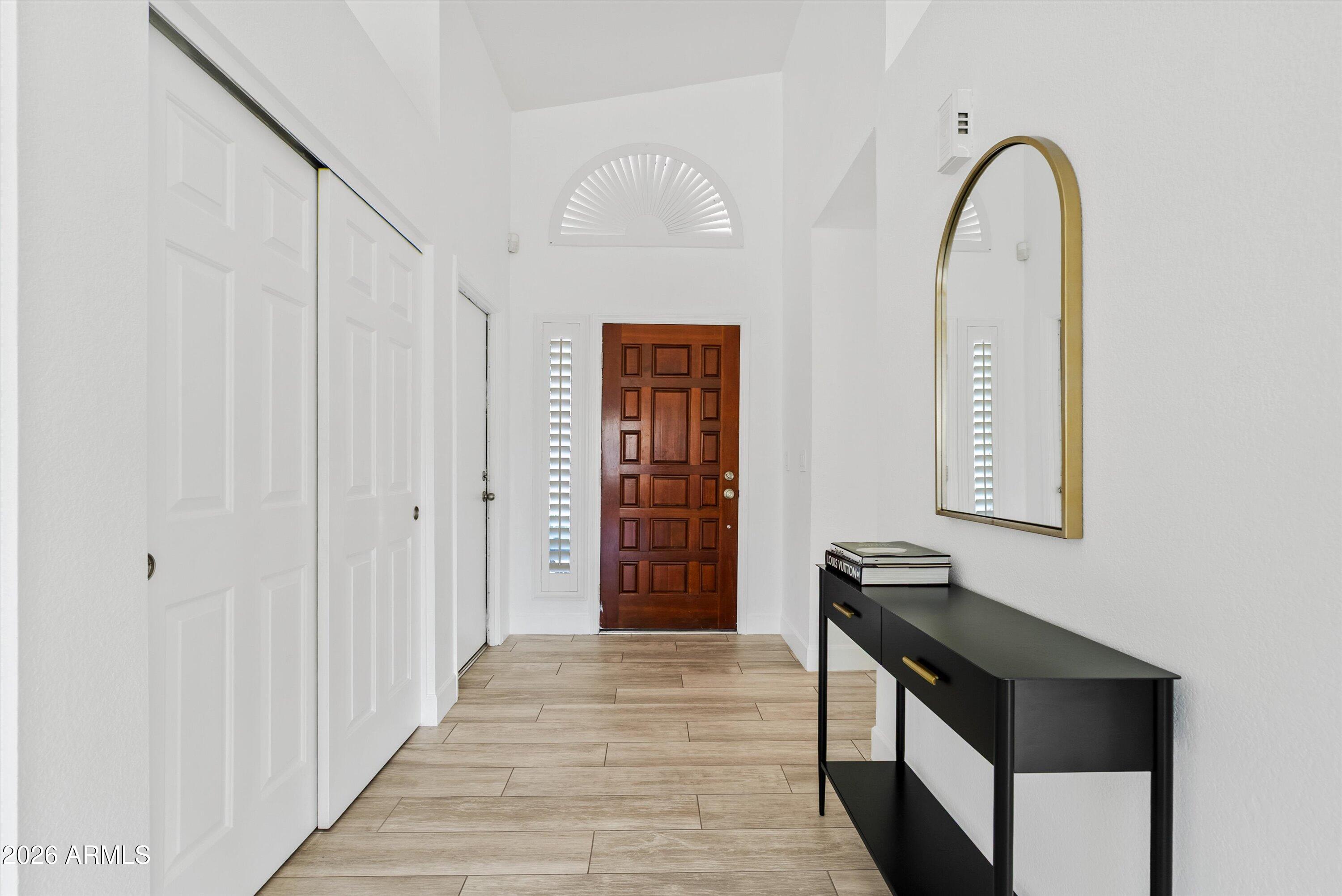 5519 E GRANDVIEW Road