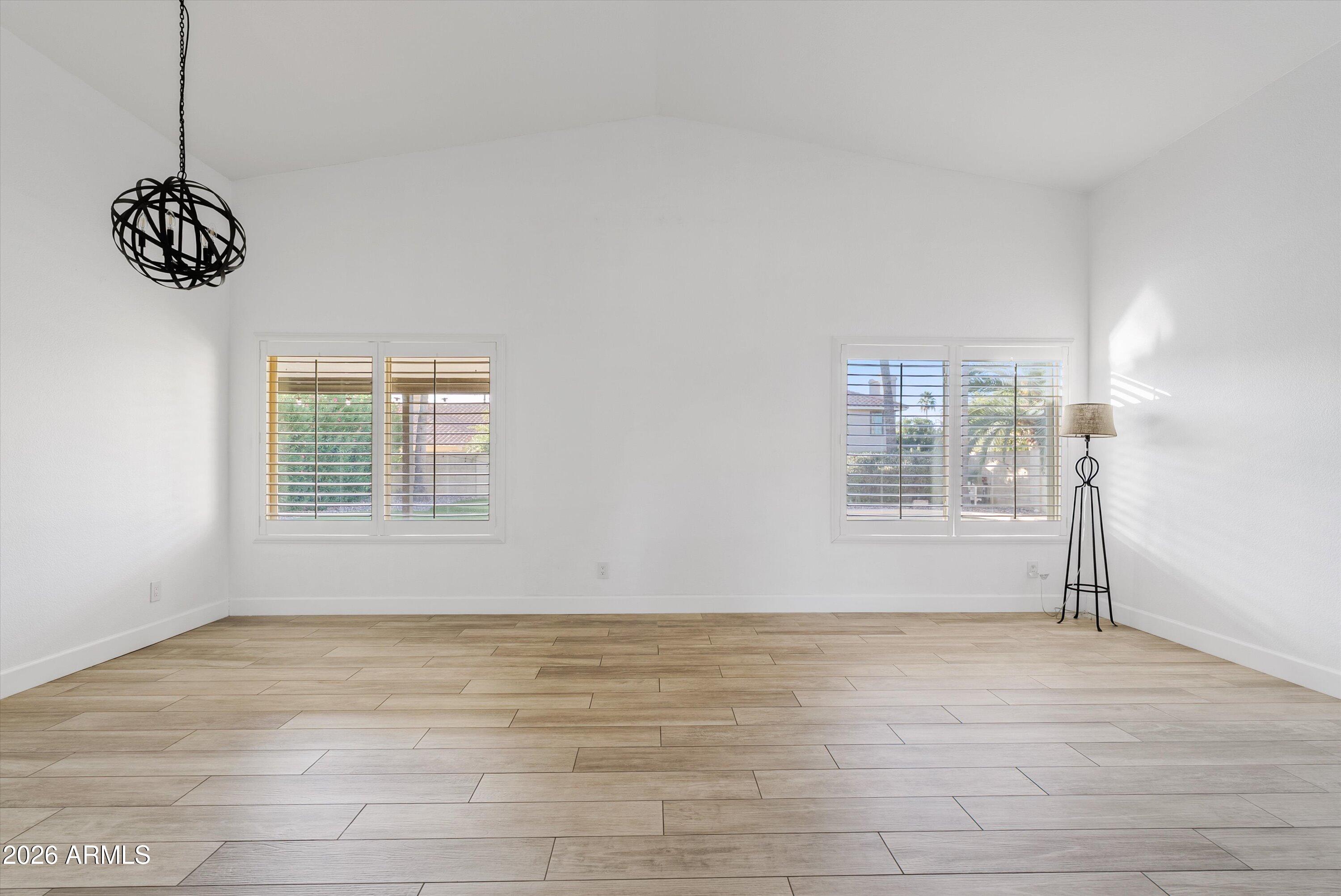 5519 E GRANDVIEW Road