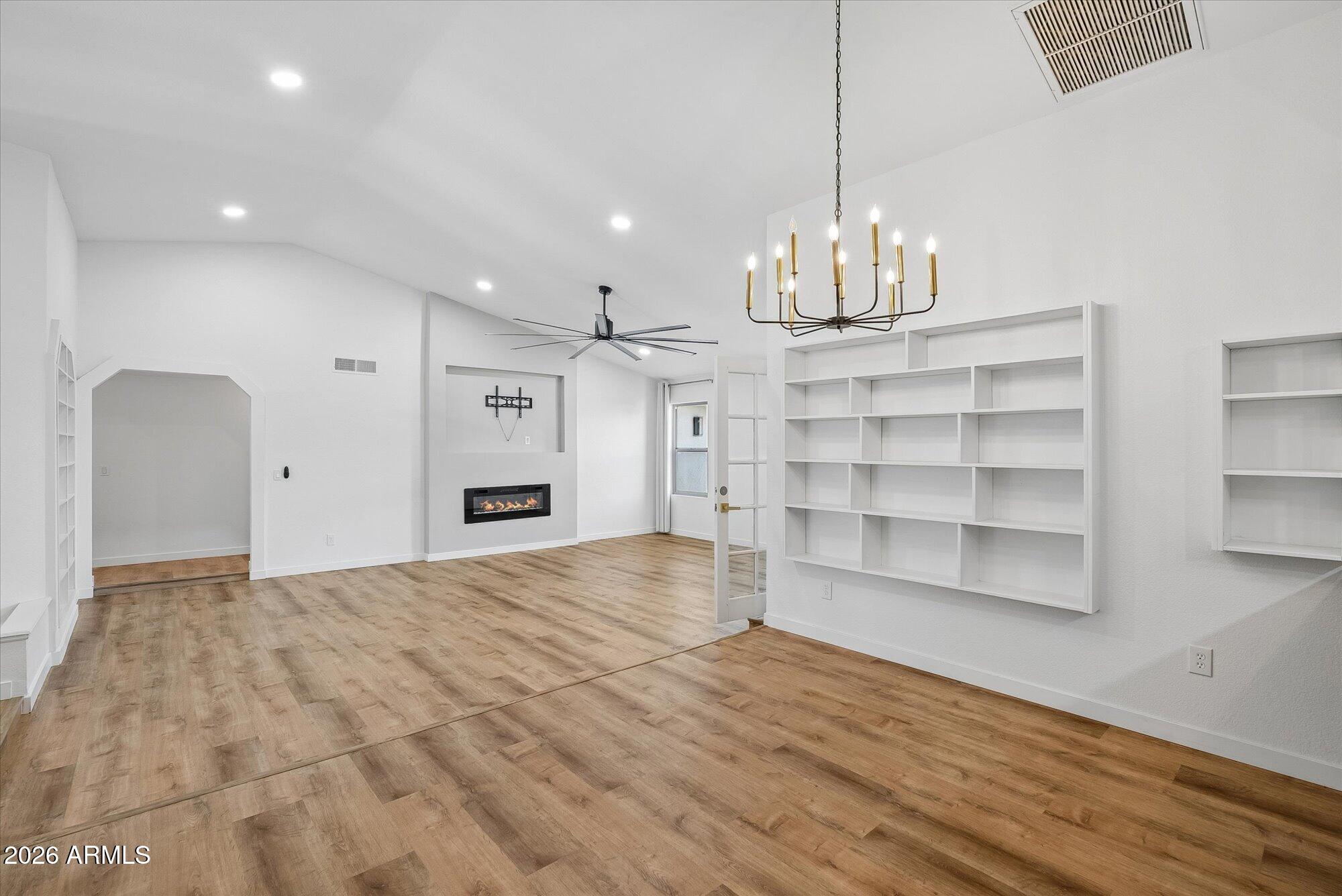 1523 W MISSION Drive