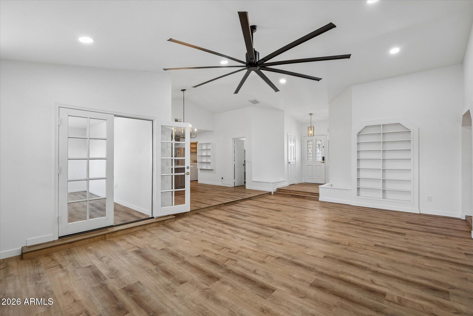 1523 W MISSION Drive