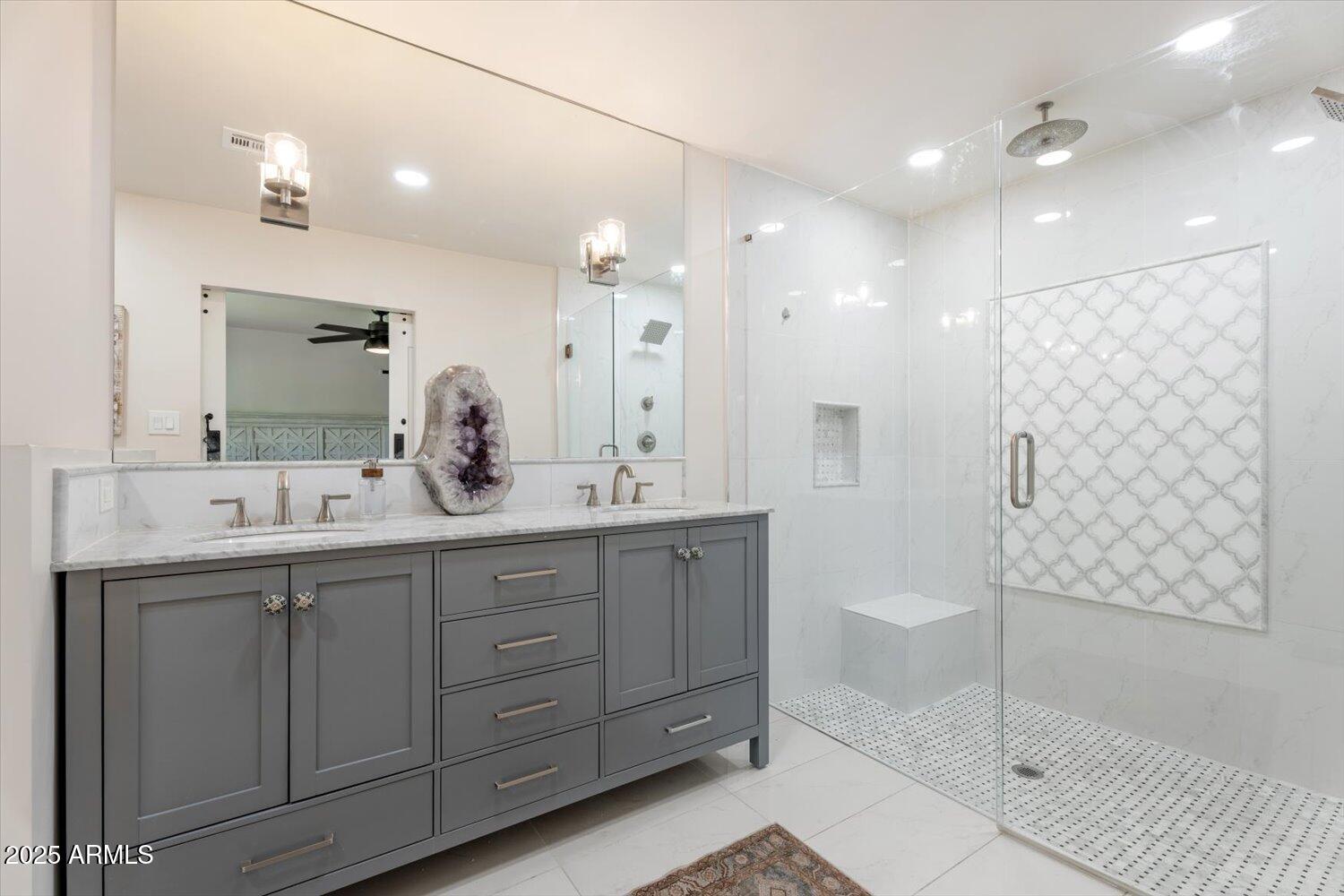 735 E Northern Avenue