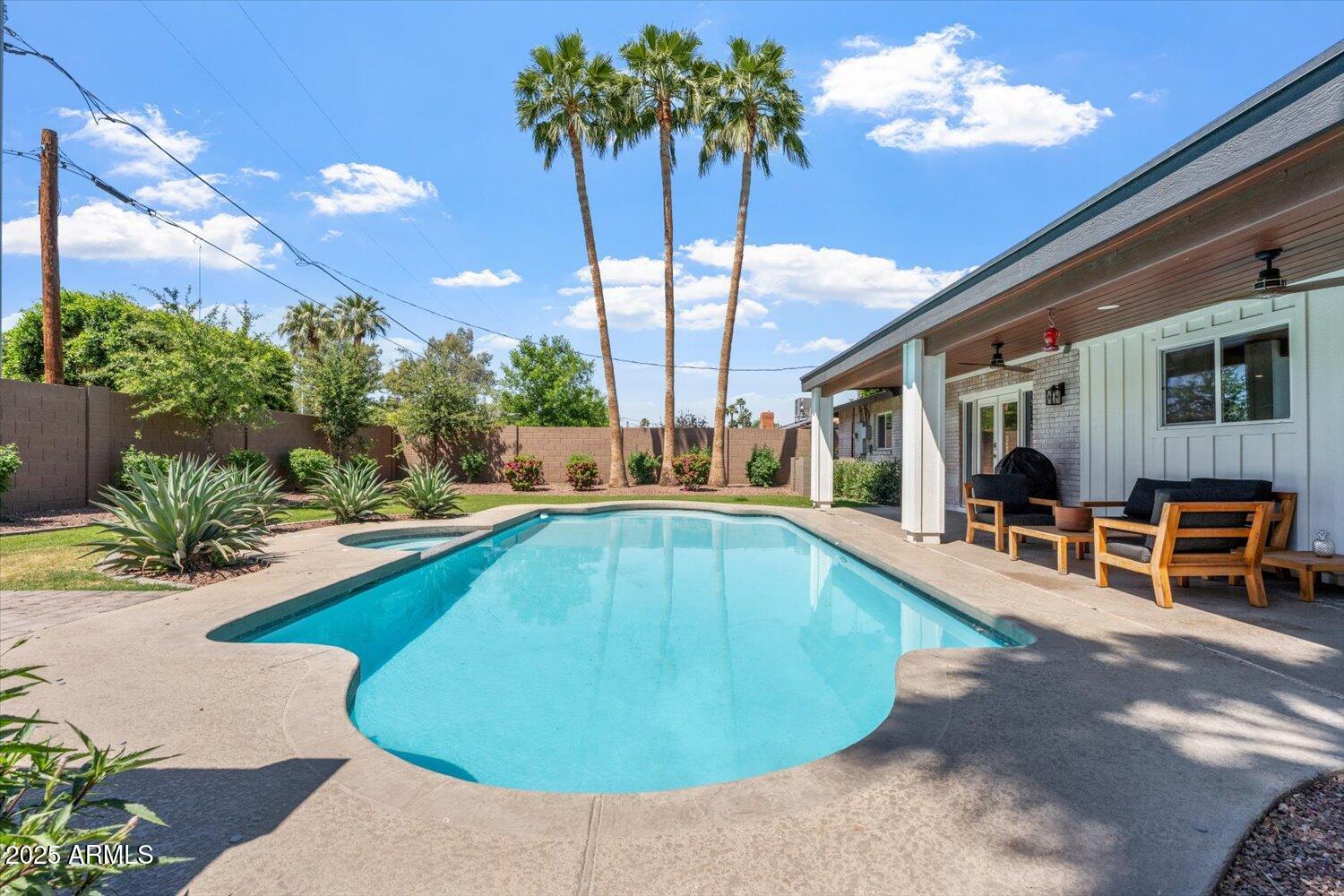 735 E Northern Avenue