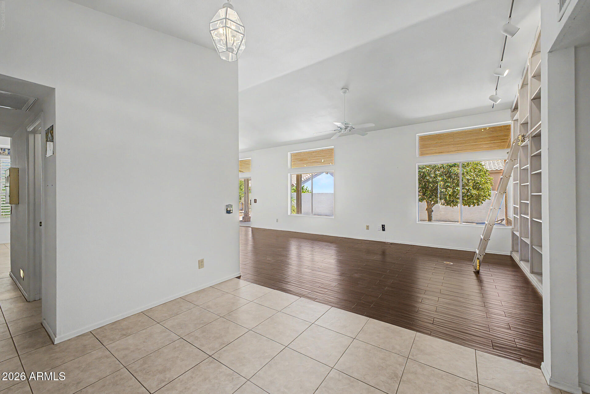 1521 E FIRESTONE Drive