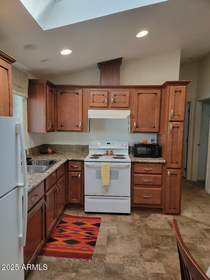 810 E MISSISSIPPI Street