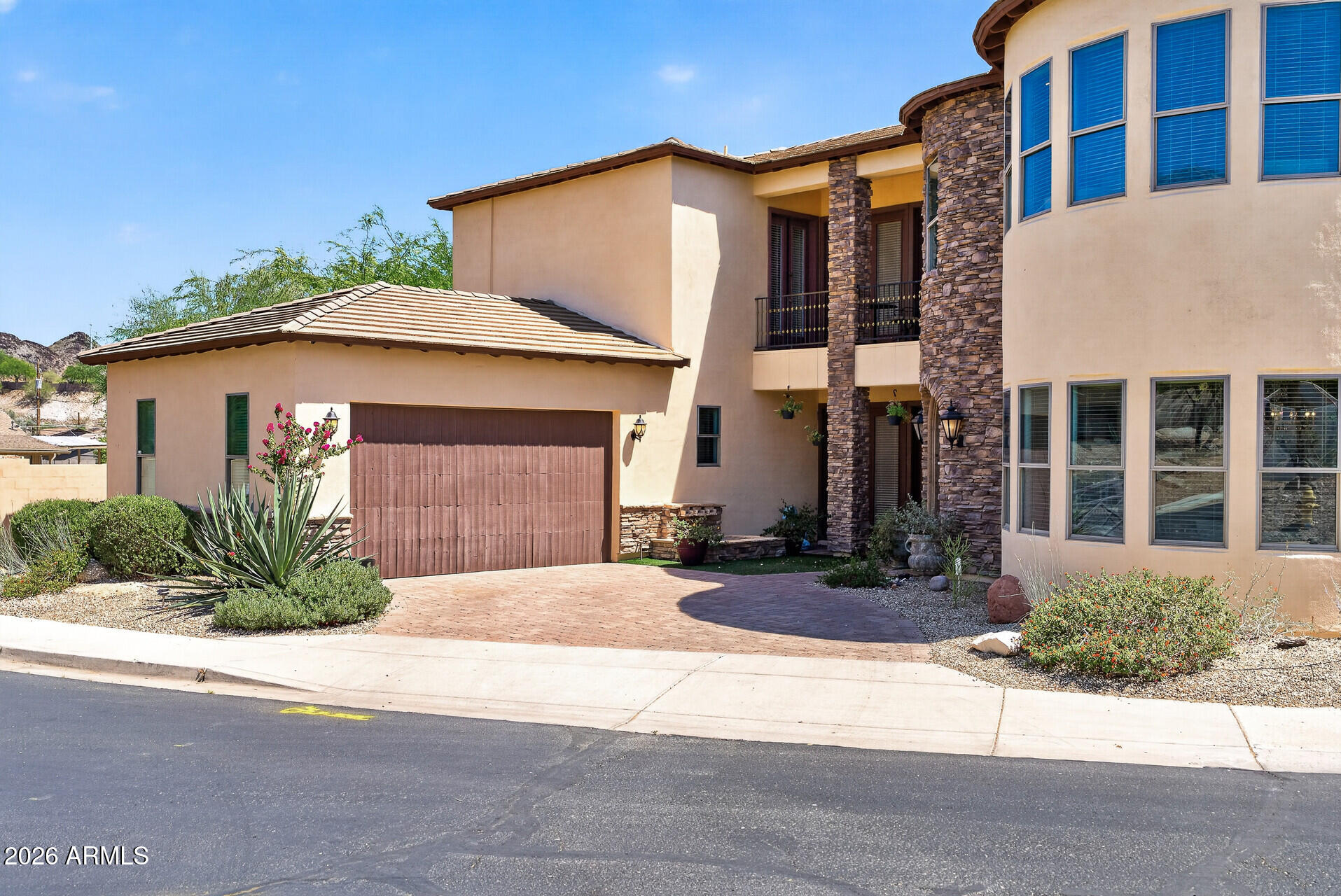1343 E LUPINE Avenue