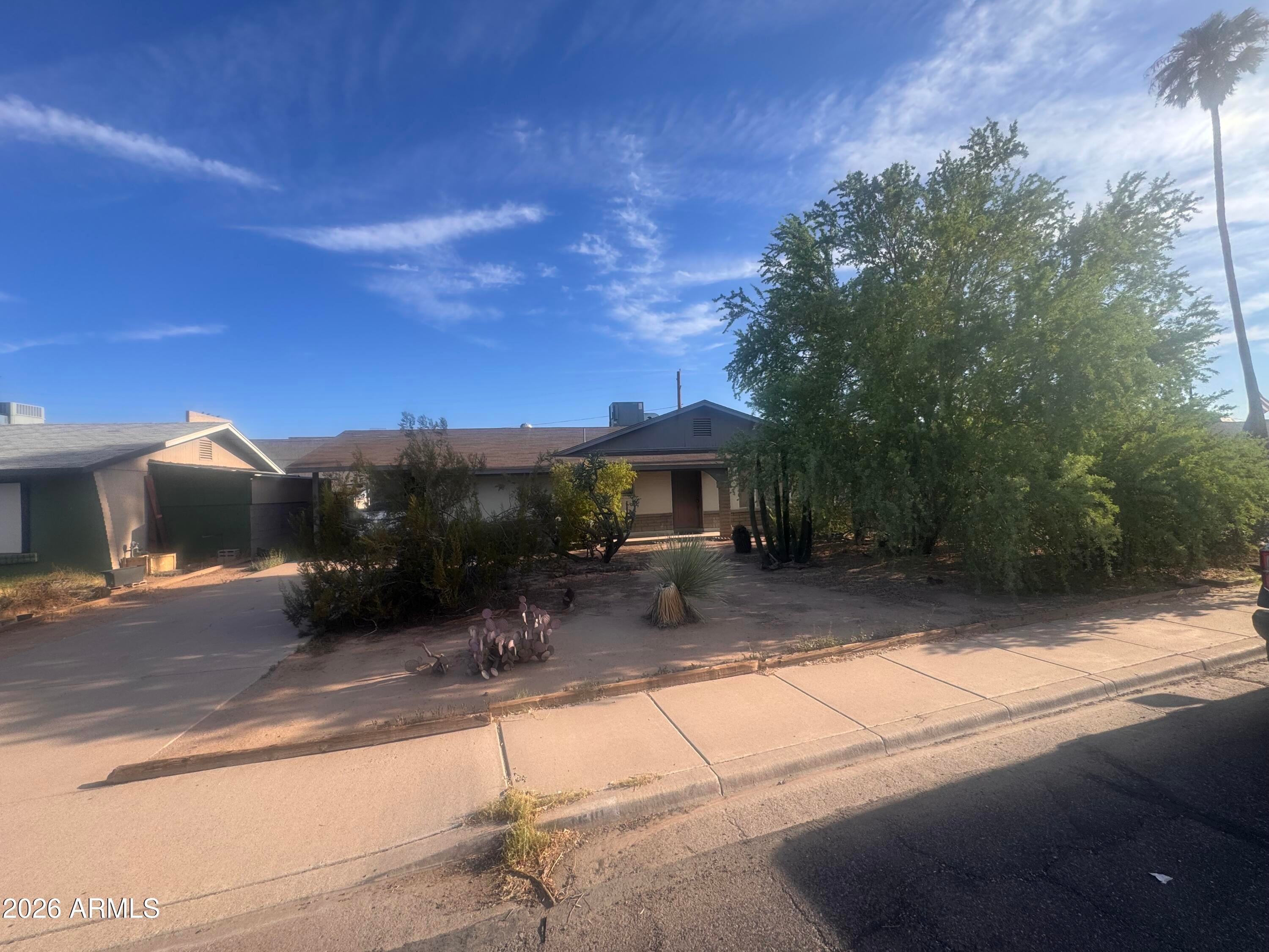 1518 W CRESCENT Avenue