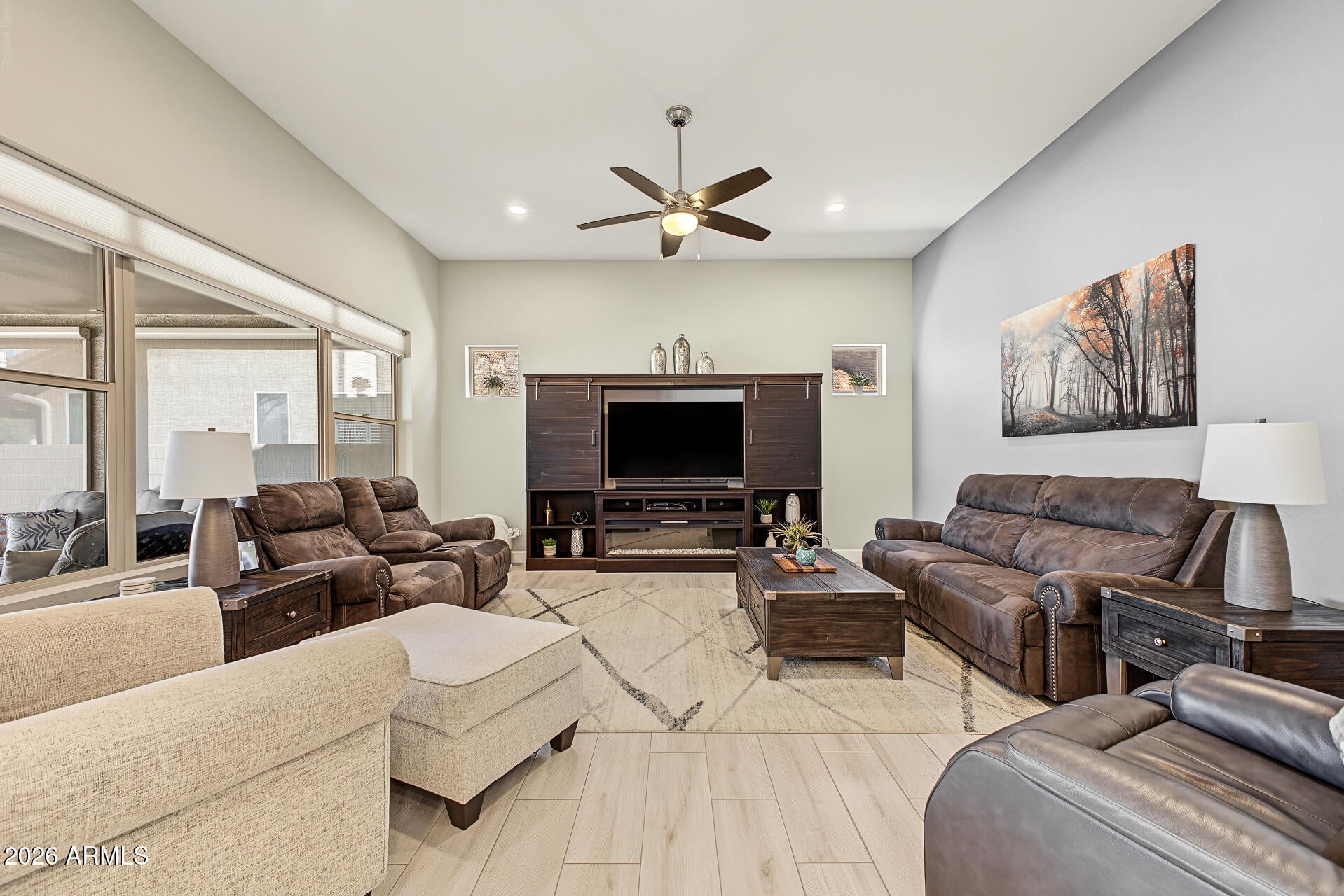 4624 W AGAVE Avenue