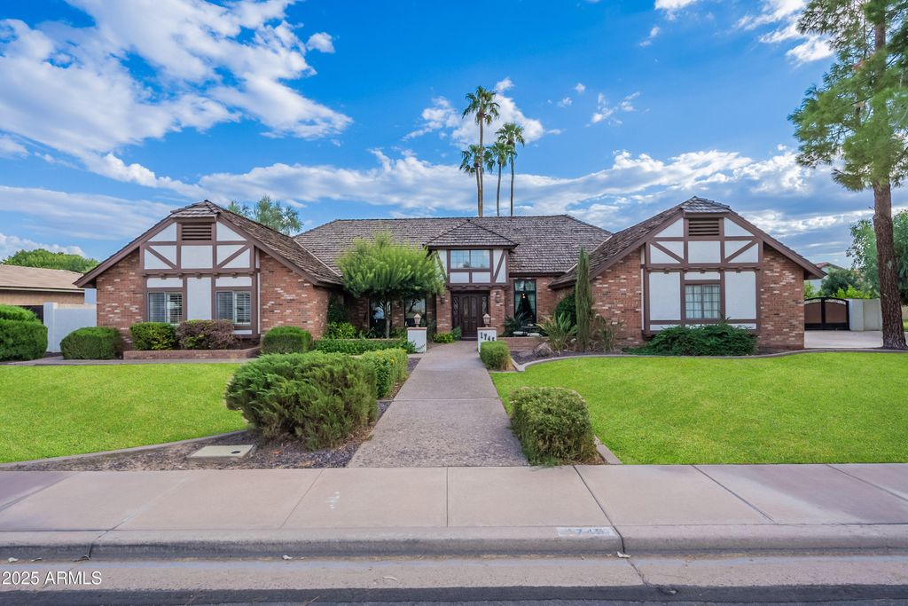 Photo of 1745 E Elmwood Street, Mesa, AZ 85203 (MLS # 6931447)