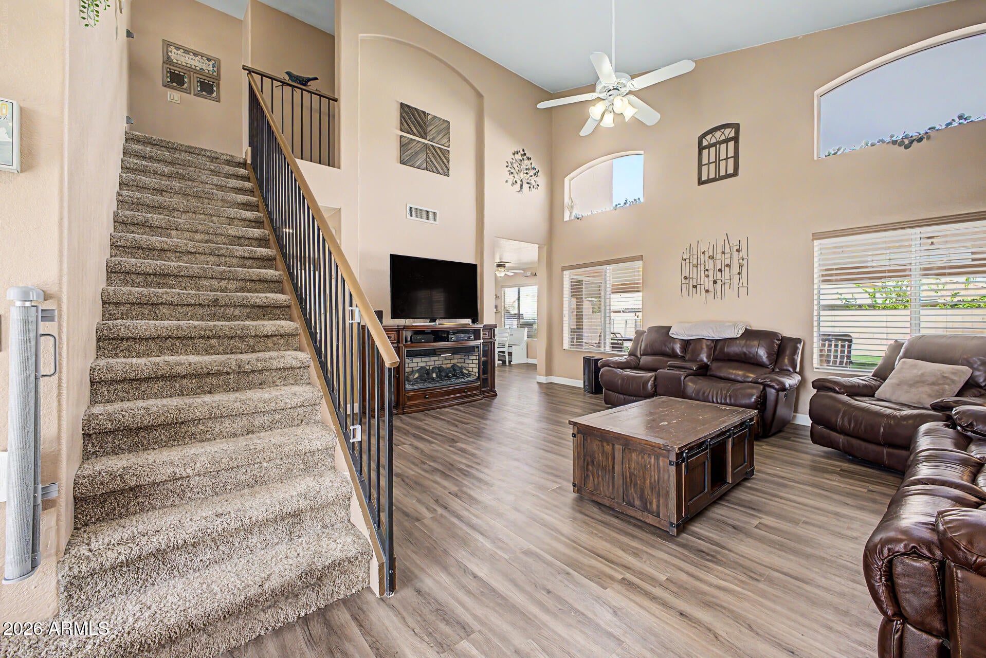 7427 W HILL Lane