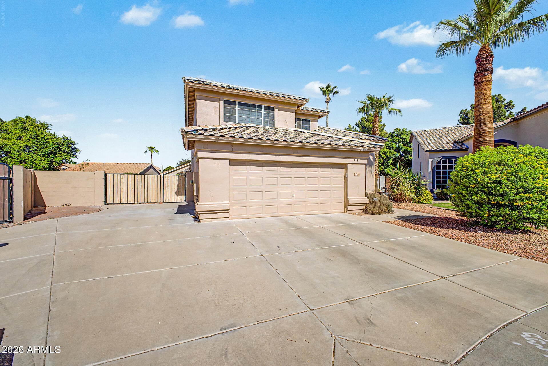 7427 W HILL Lane
