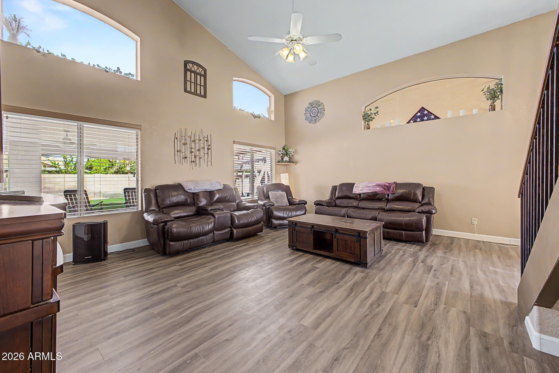 7427 W HILL Lane