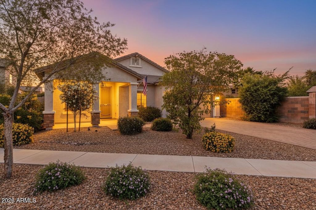 Photo of 3066 E Santa Fe Lane, Gilbert, AZ 85297 (MLS # 7018229)