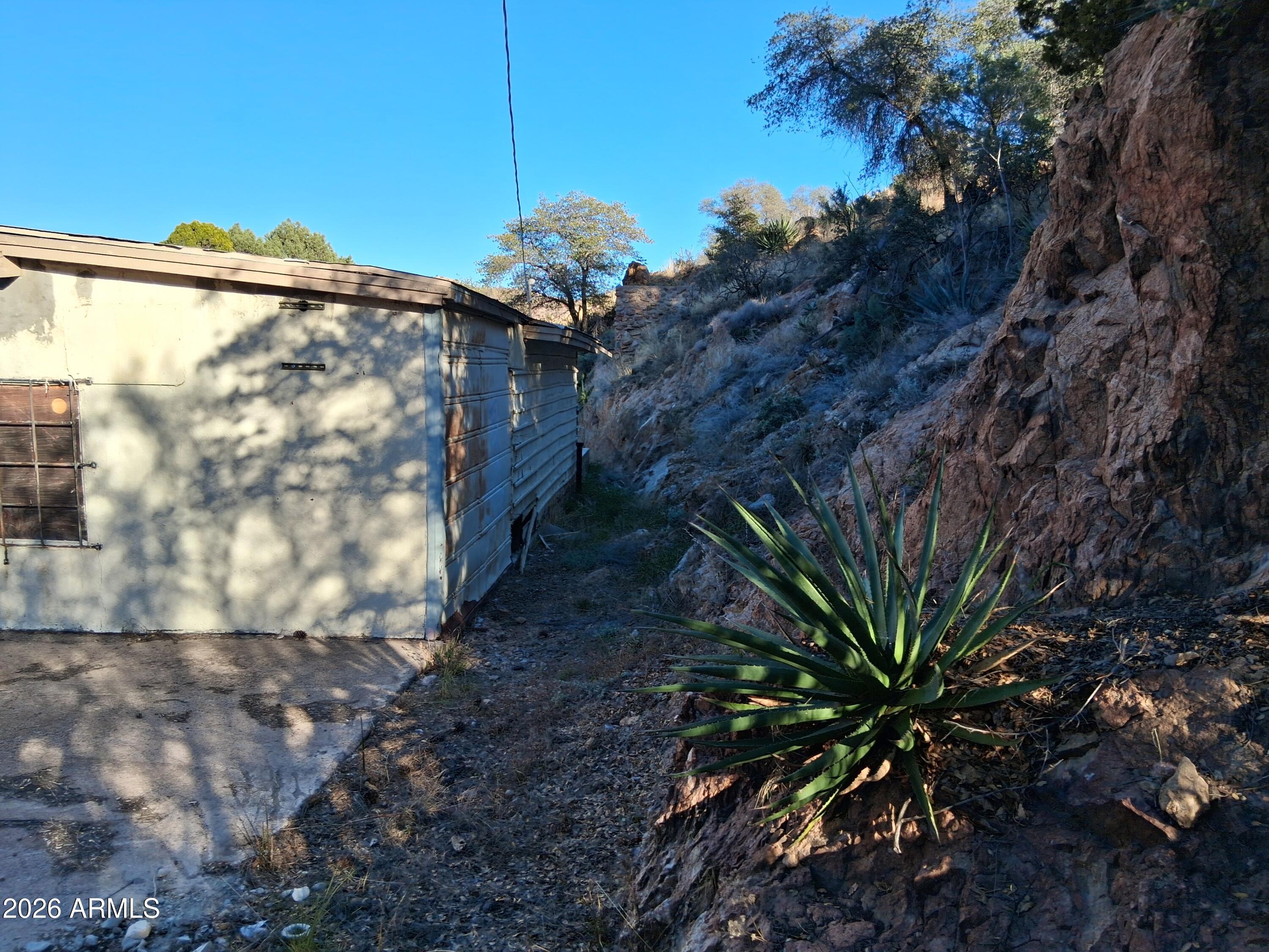 1589 W Highway 80 --