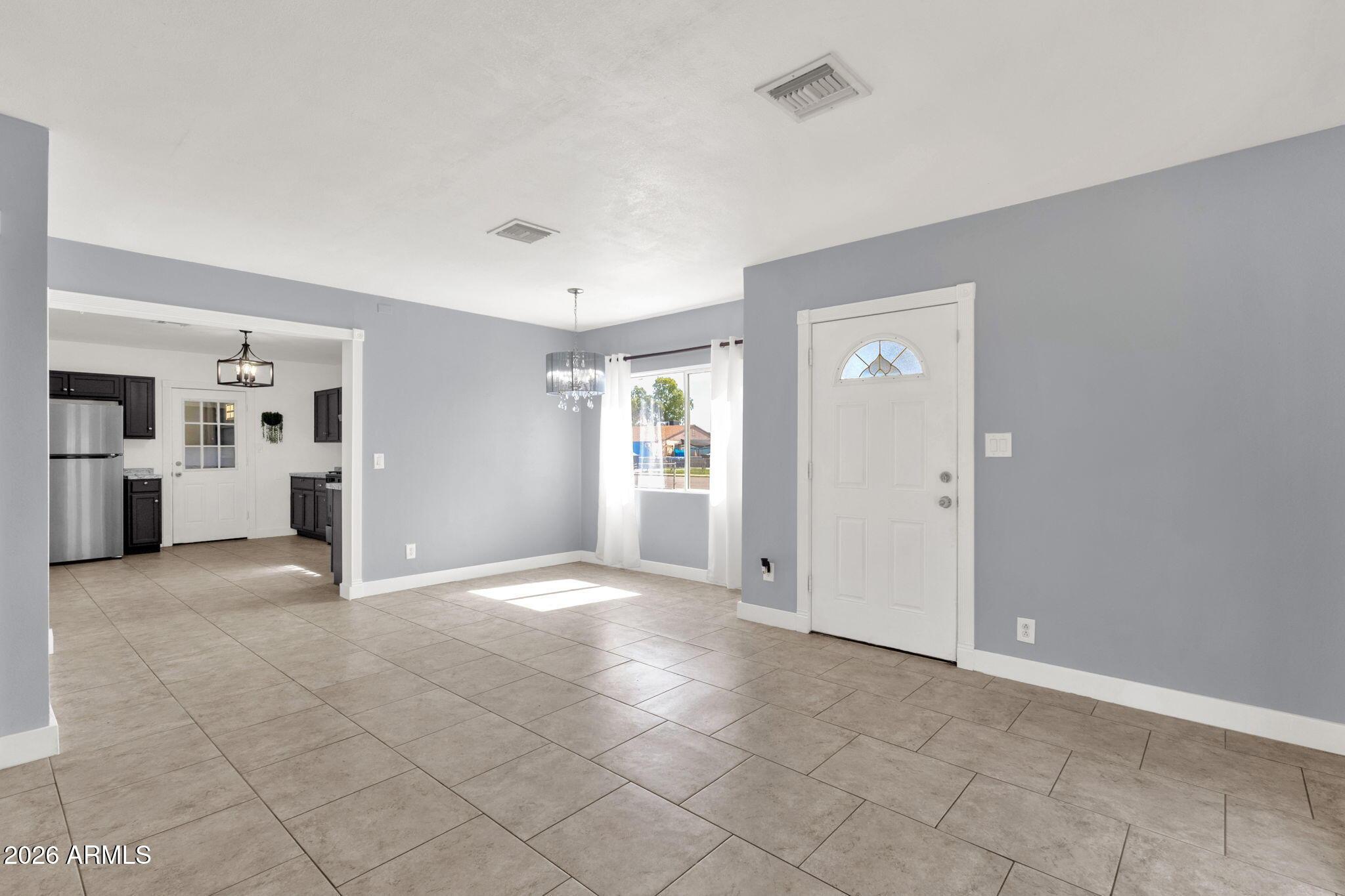 3428 W Willetta Street