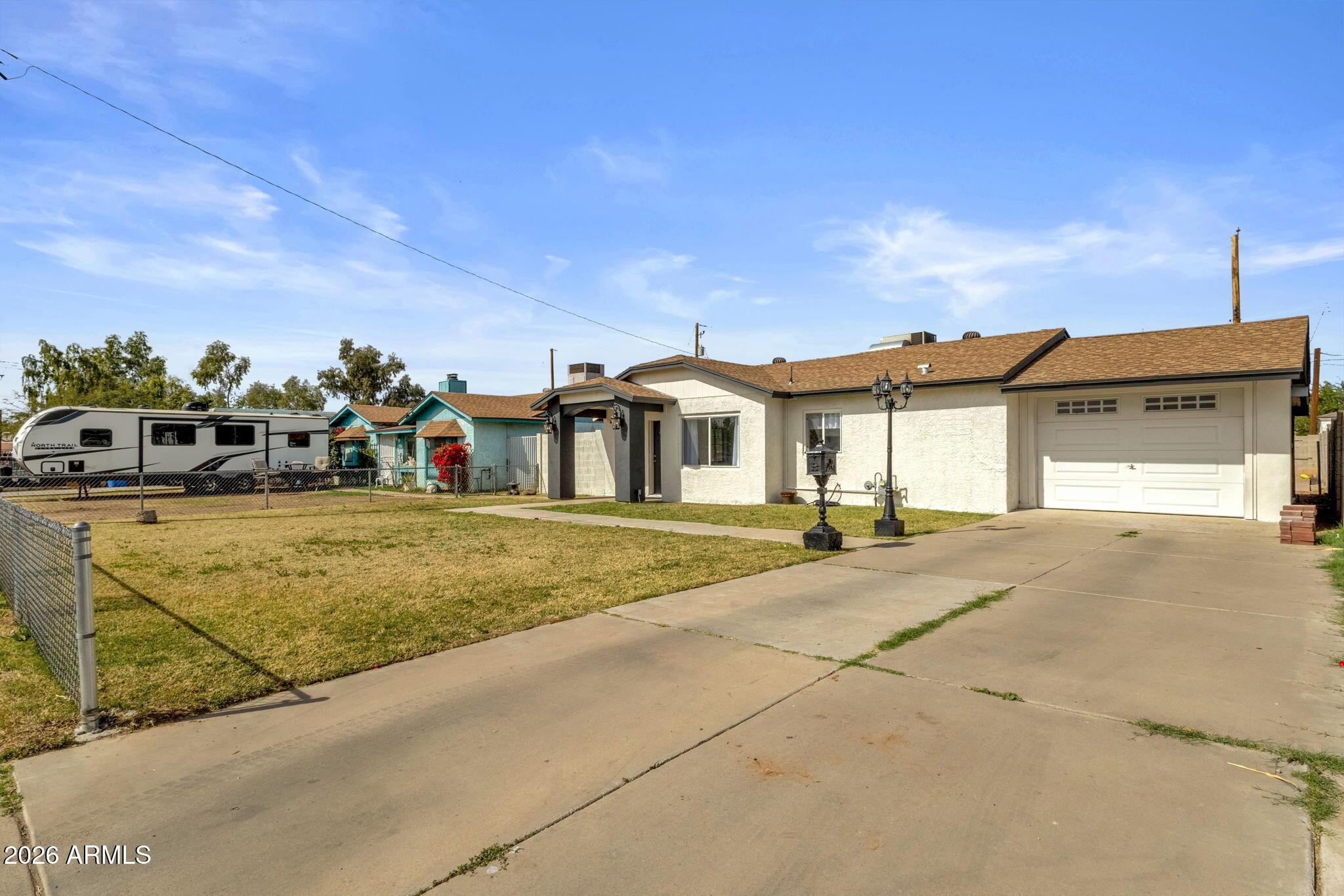 3428 W Willetta Street