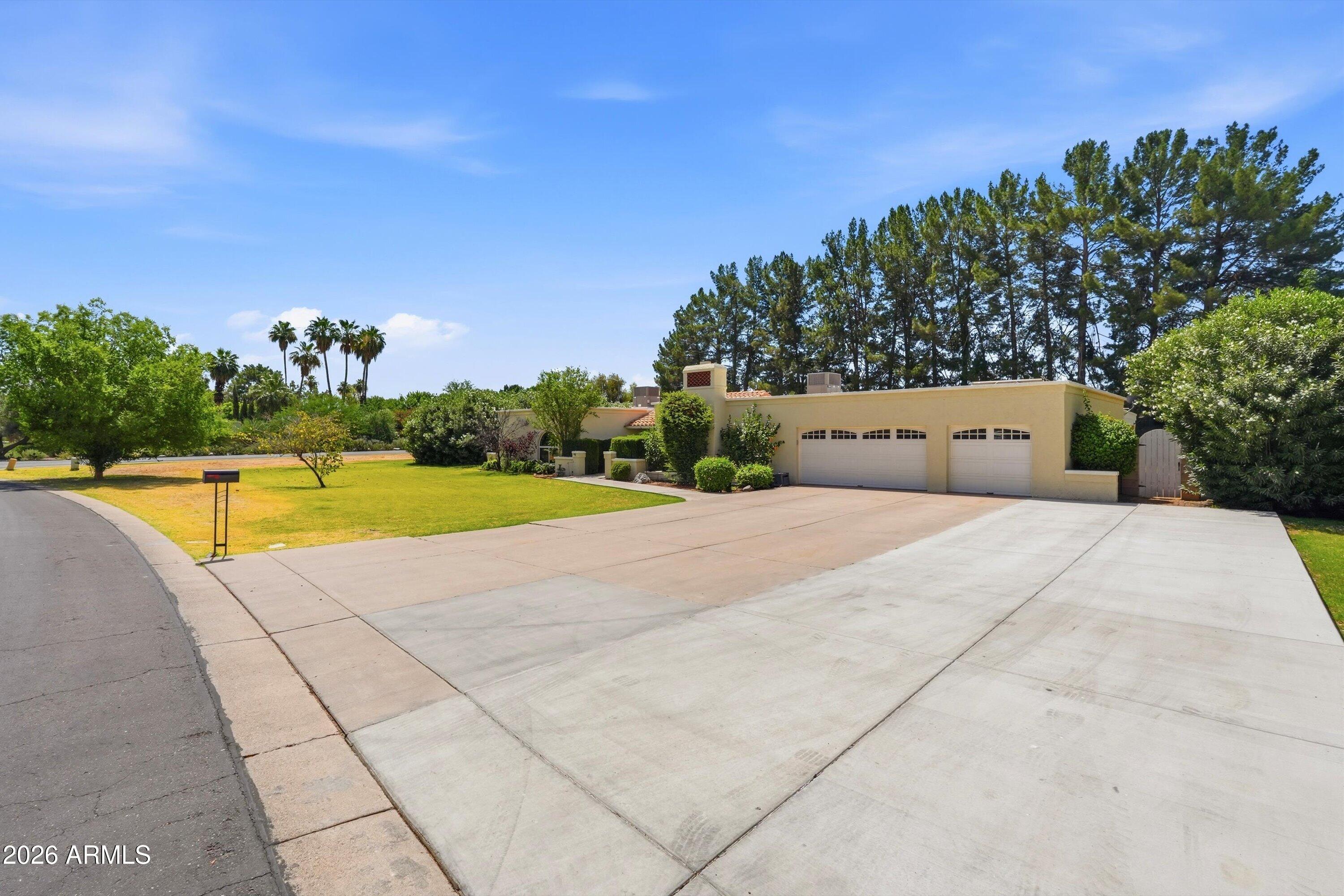 4049 E EMELITA Avenue