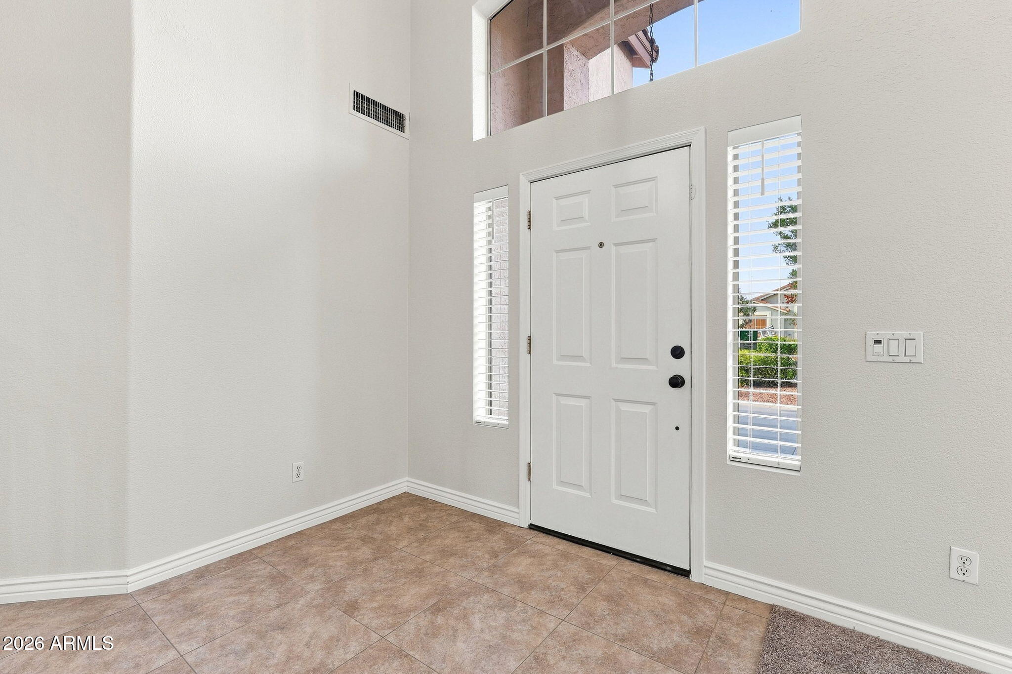 1143 E BAYLOR Lane