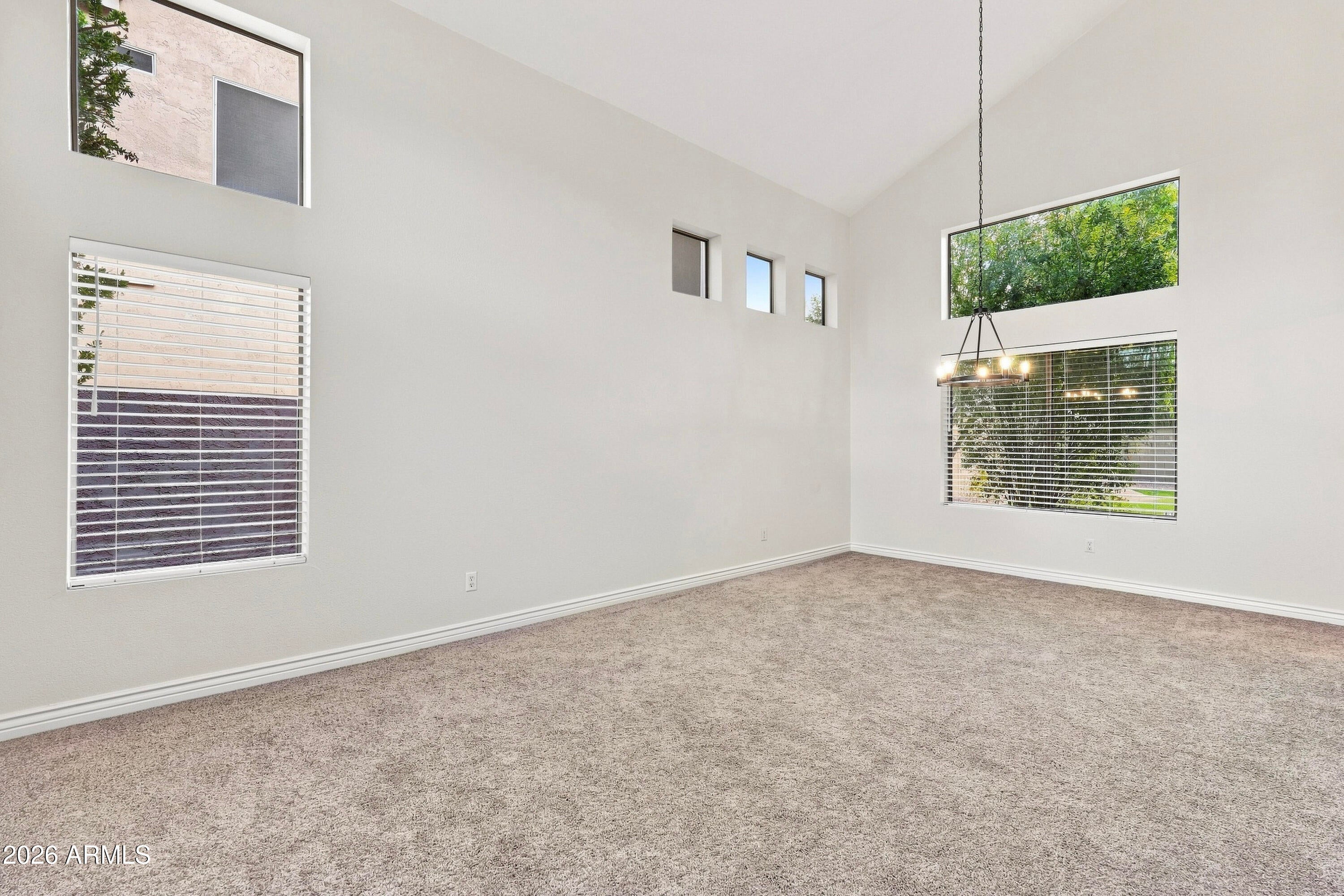 1143 E BAYLOR Lane