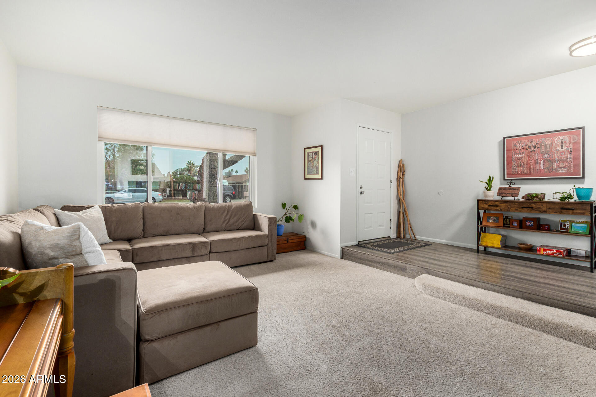 2112 E APOLLO Avenue