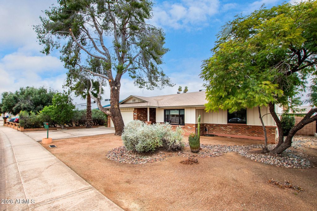 Photo of 2112 E Apollo Avenue, Tempe, AZ 85283 (MLS # 6957921)