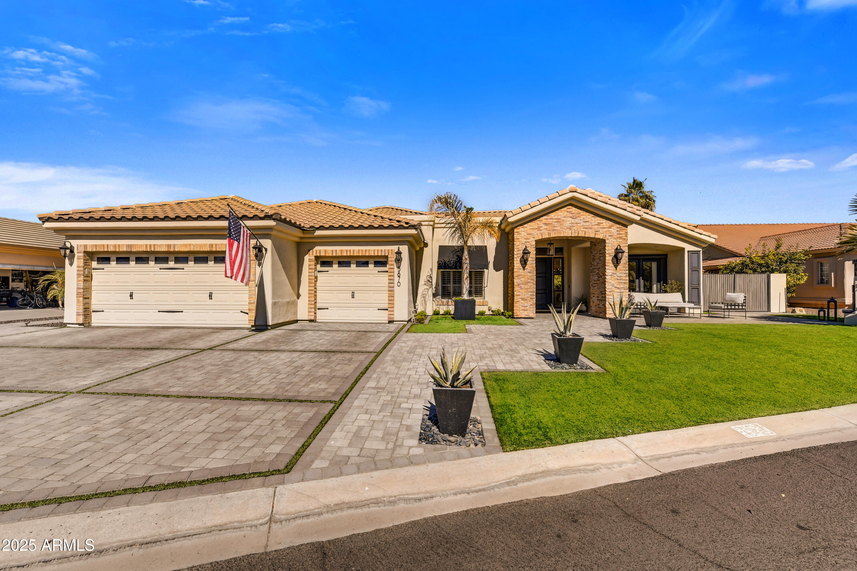 5670 W LINDA Lane