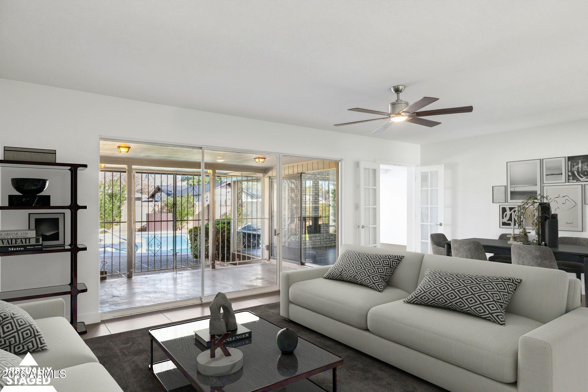 5438 E PINCHOT Avenue