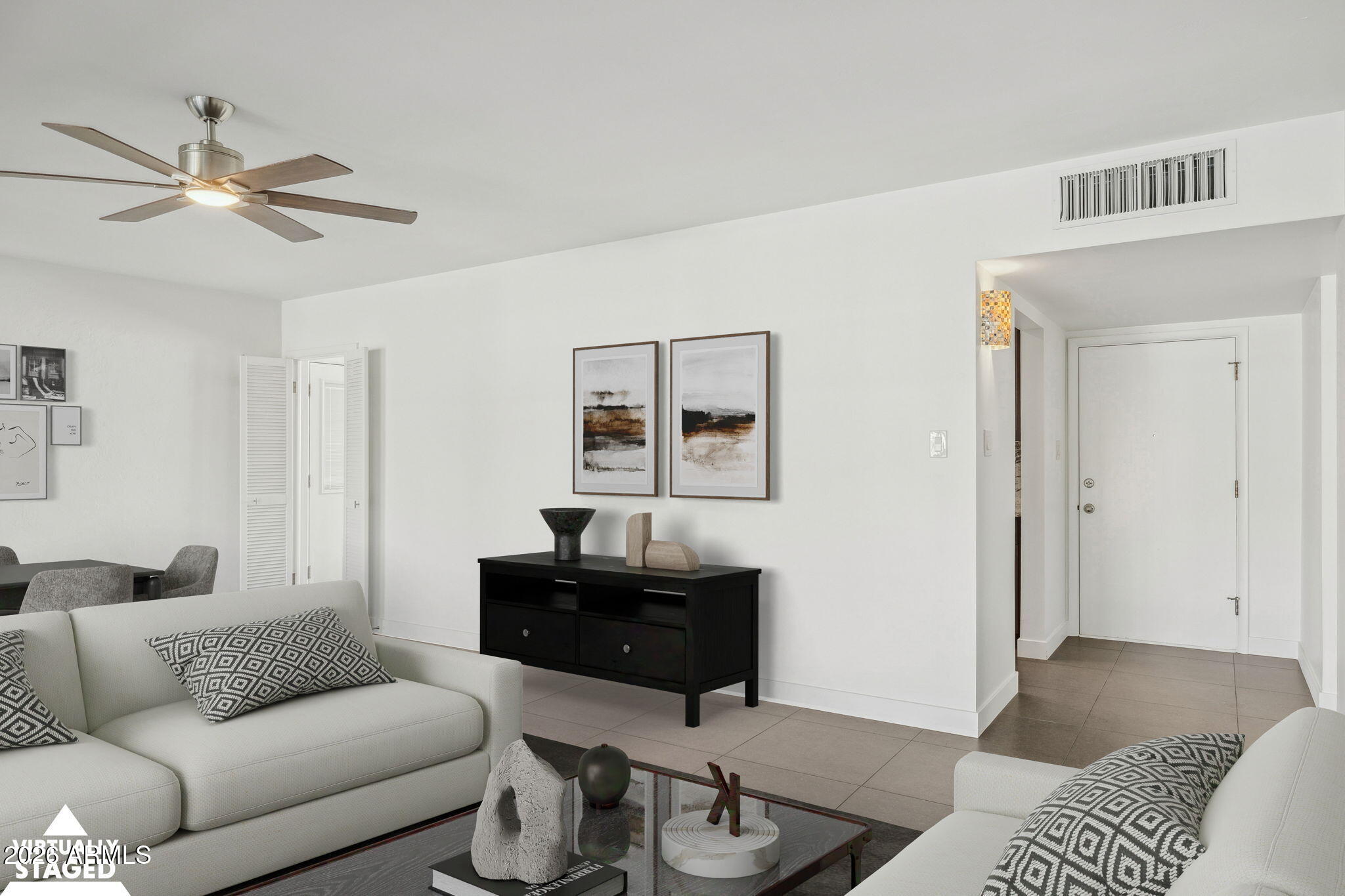 5438 E PINCHOT Avenue