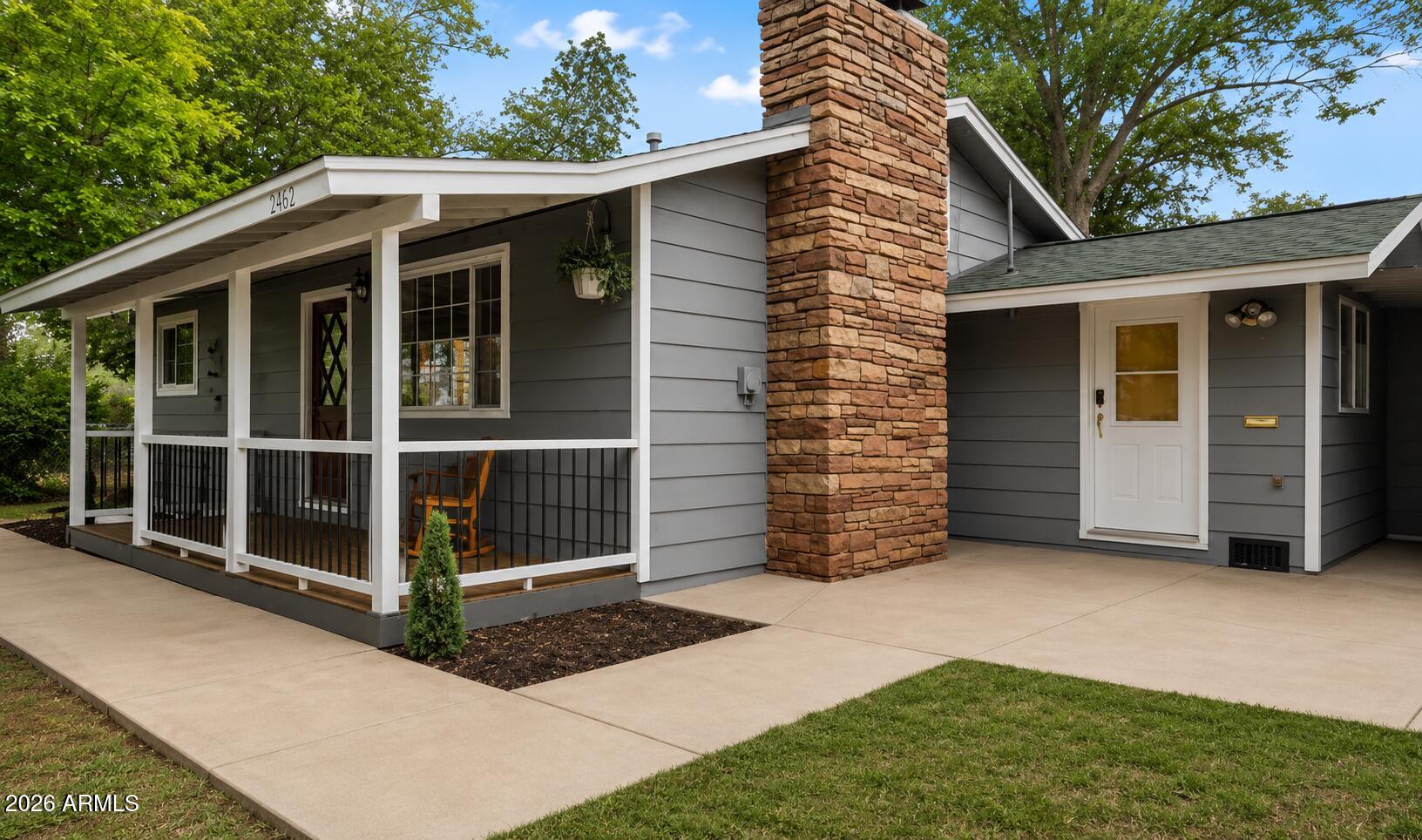 2462 E POPLAR Drive