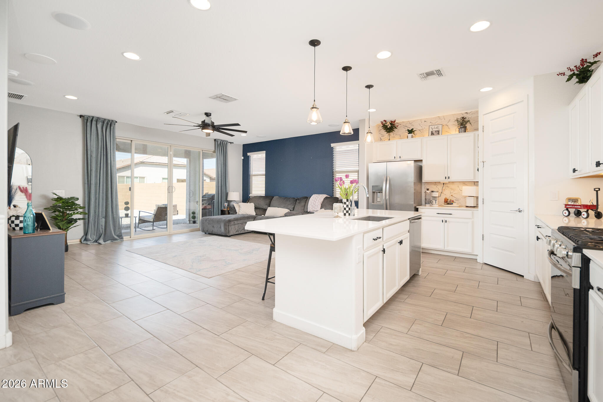 2628 W HUNTINGTON Drive