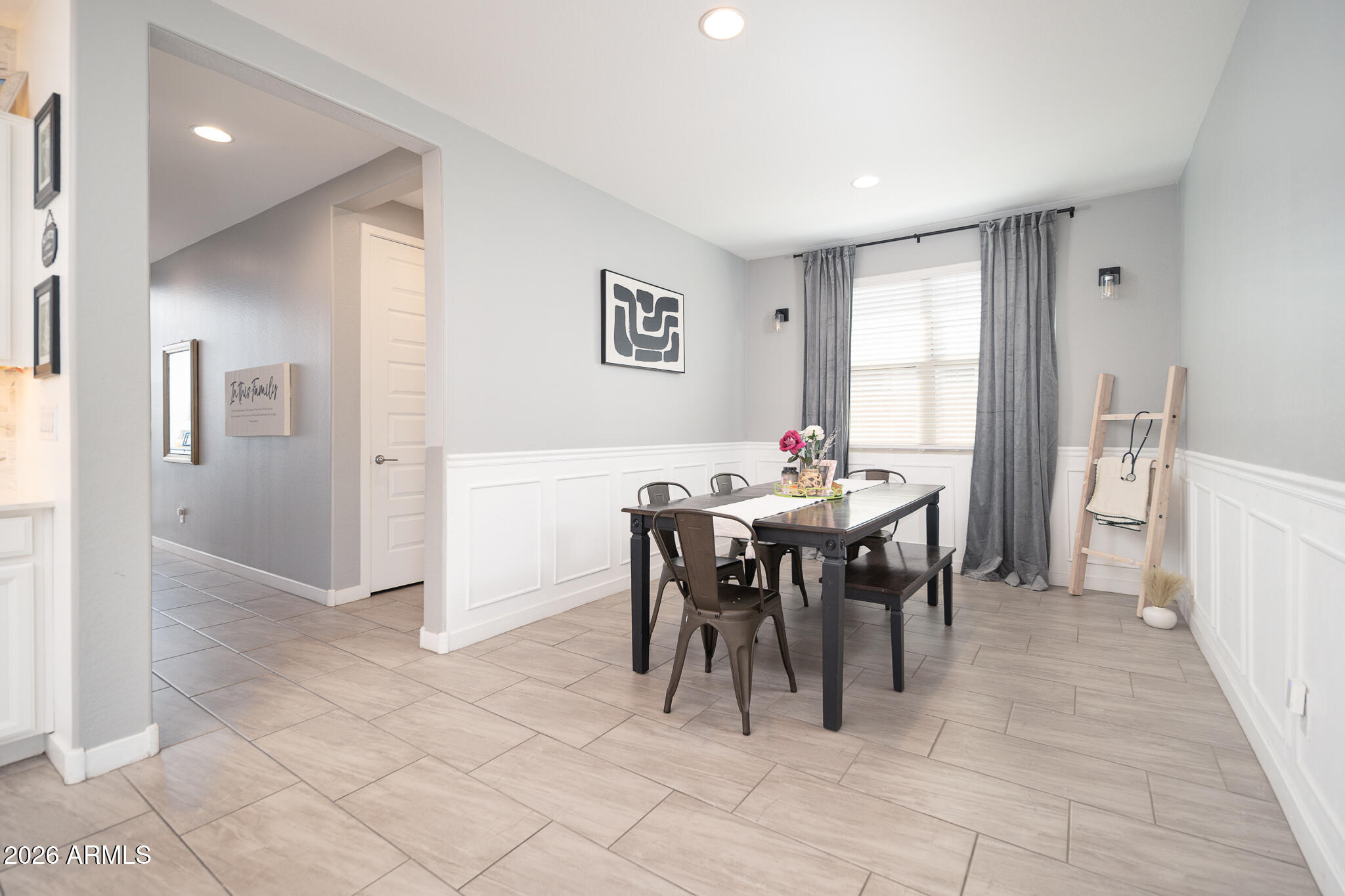 2628 W HUNTINGTON Drive