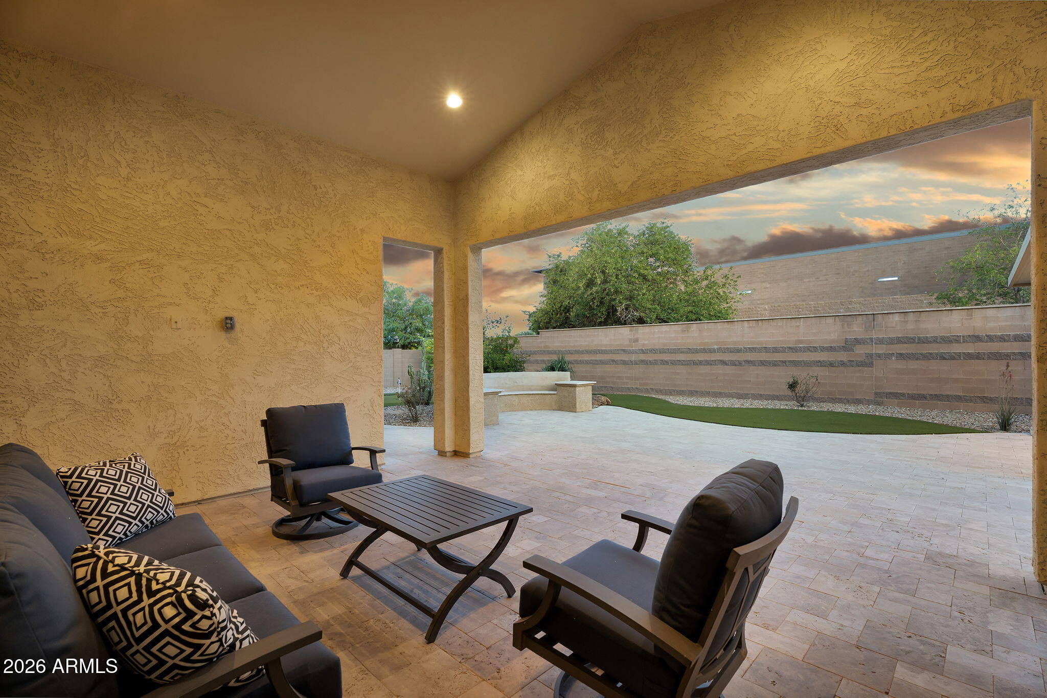 LA LOMA RESIDENTIAL AKA SUNSET TERRACE - Residential