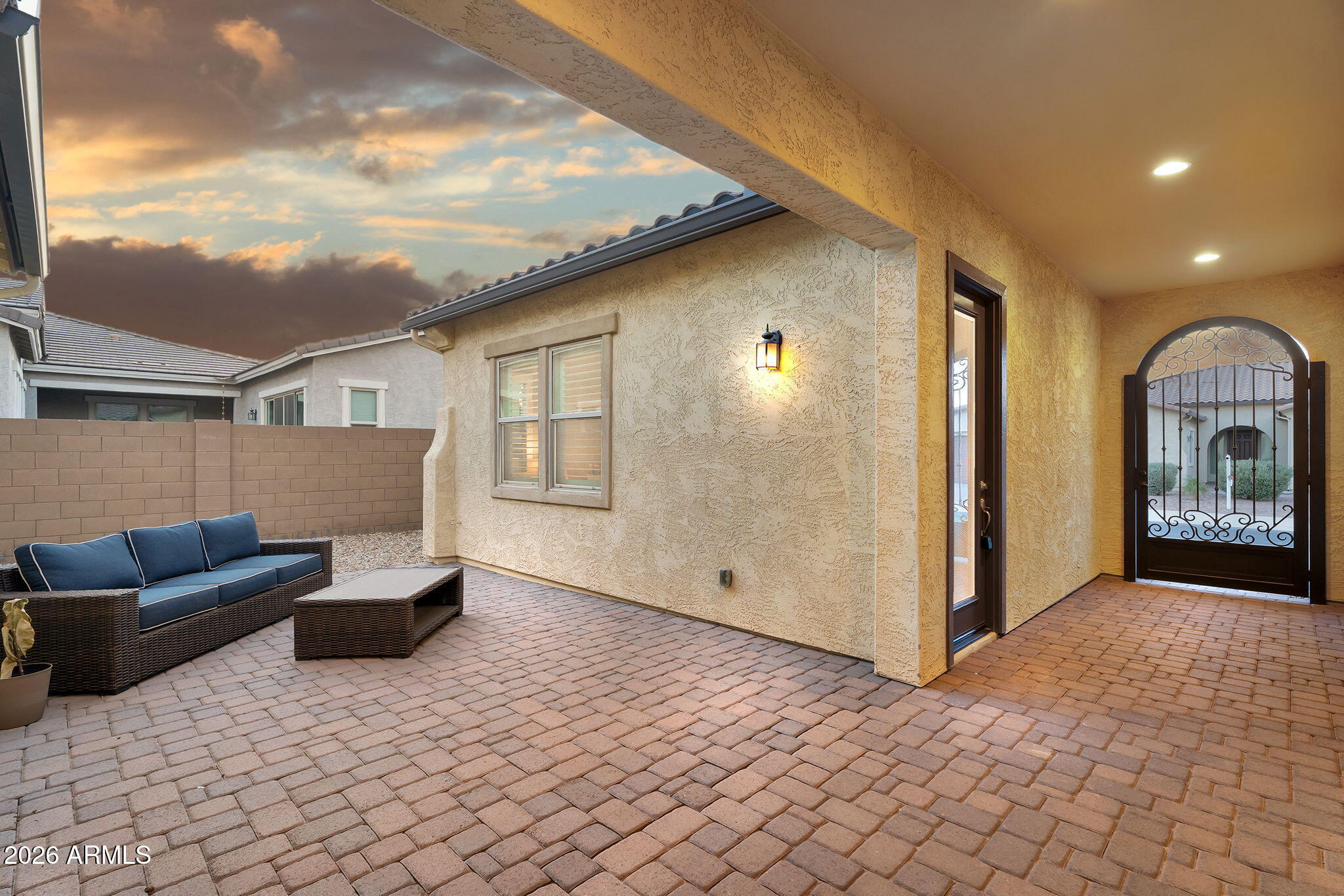 LA LOMA RESIDENTIAL AKA SUNSET TERRACE - Residential