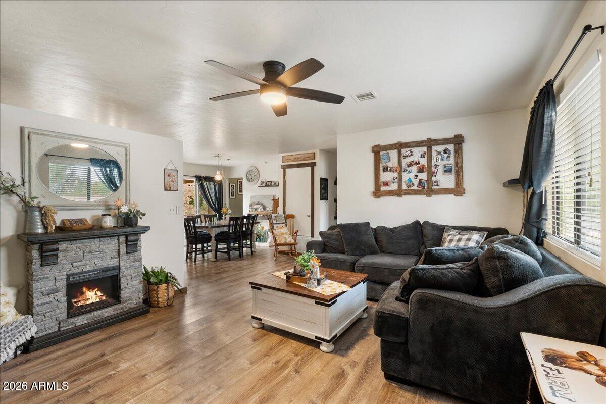 8601 E CRATER Court