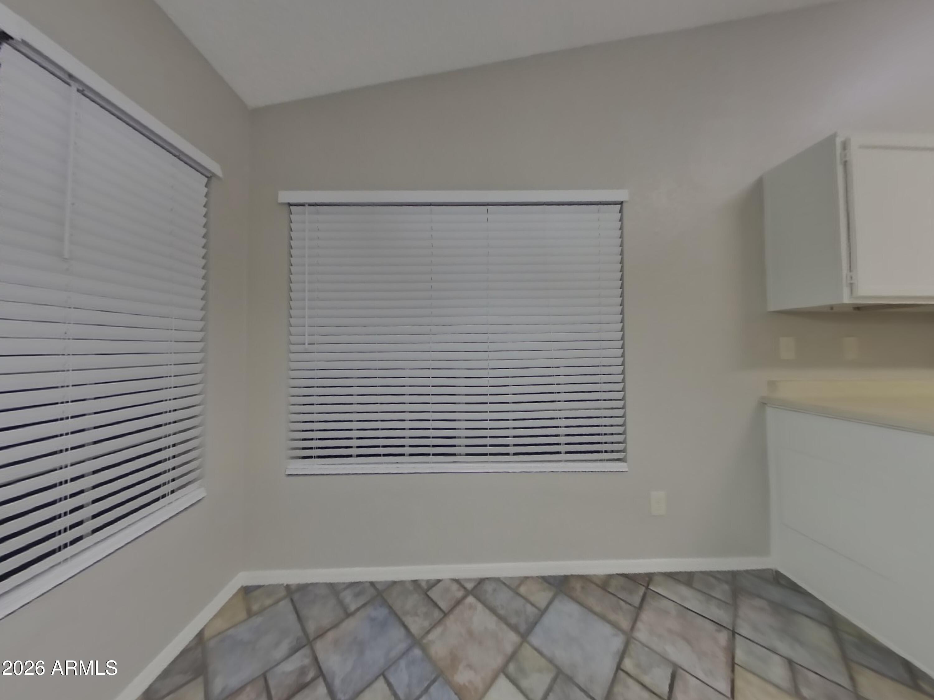 8621 W WILLOW Avenue