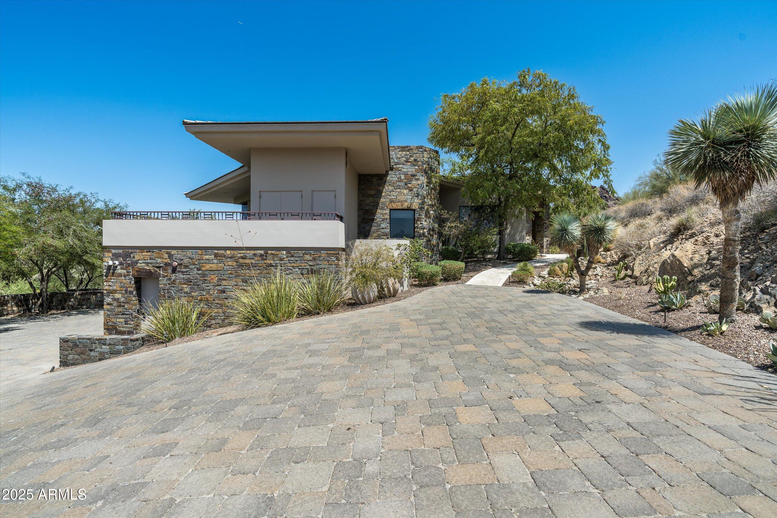 7451 N Las Brisas Lane