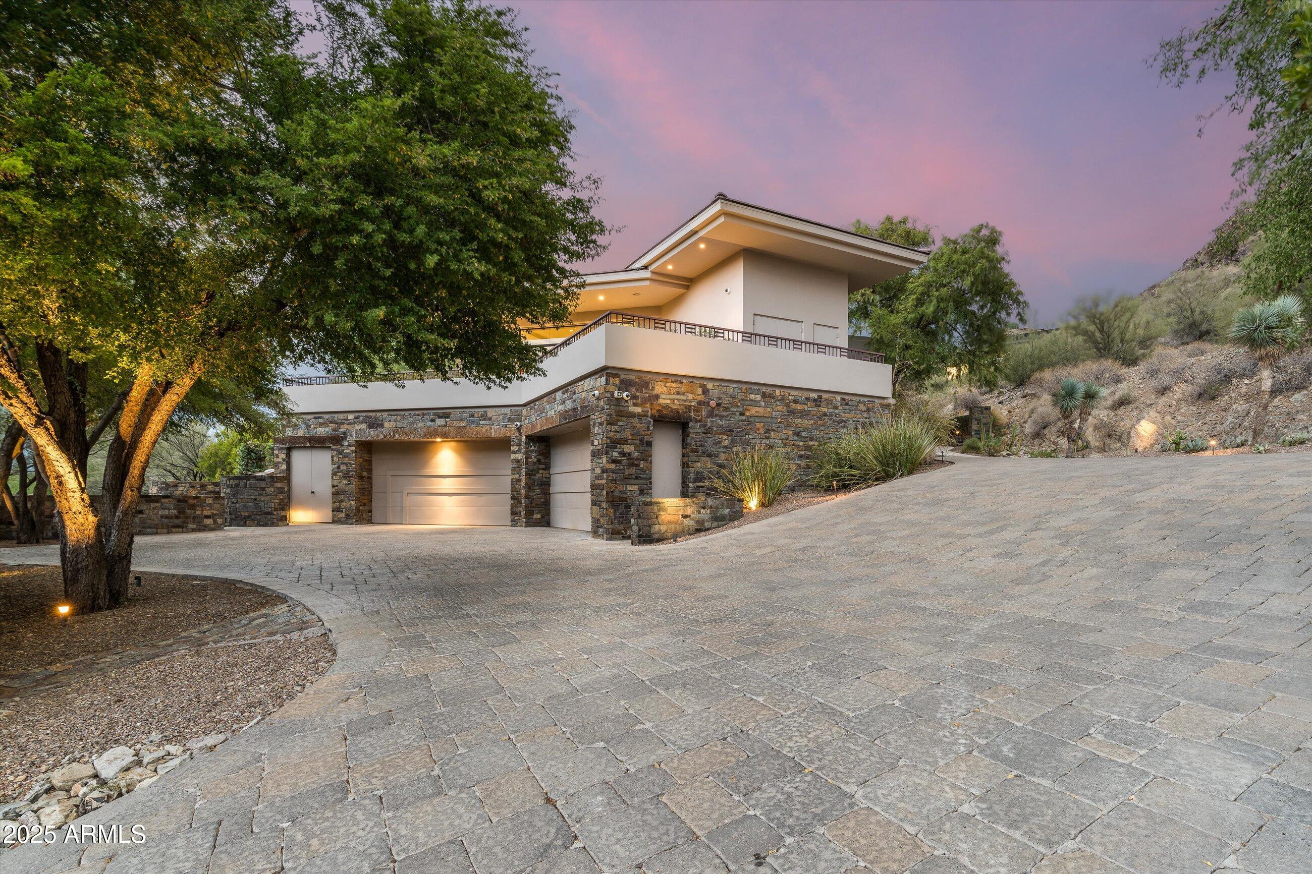 7451 N Las Brisas Lane