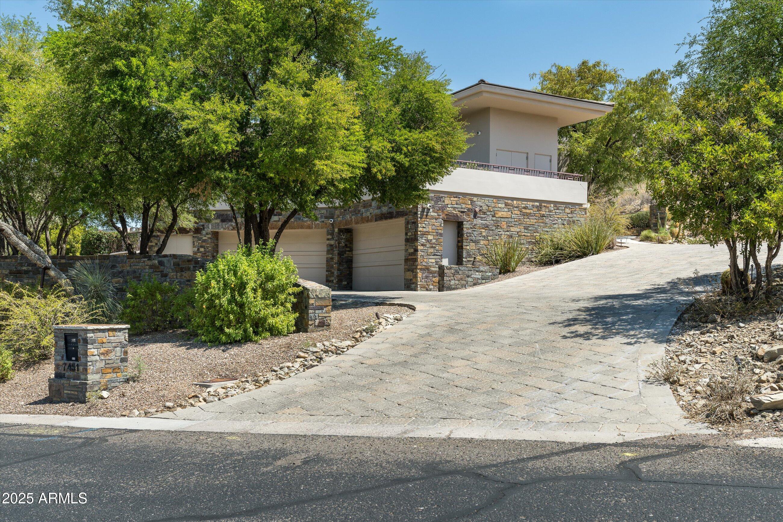 7451 N Las Brisas Lane