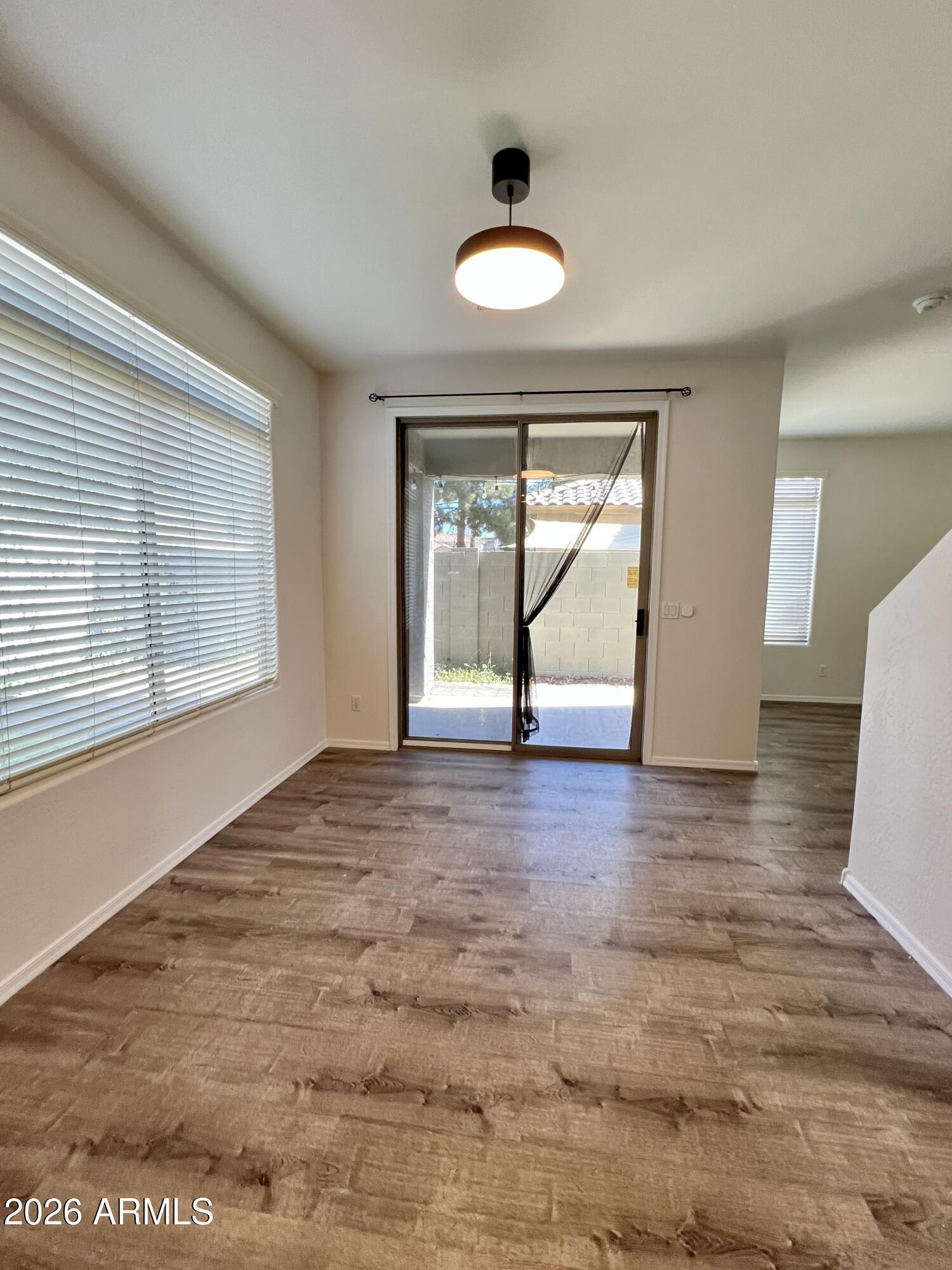 2514 E BROWNING Place