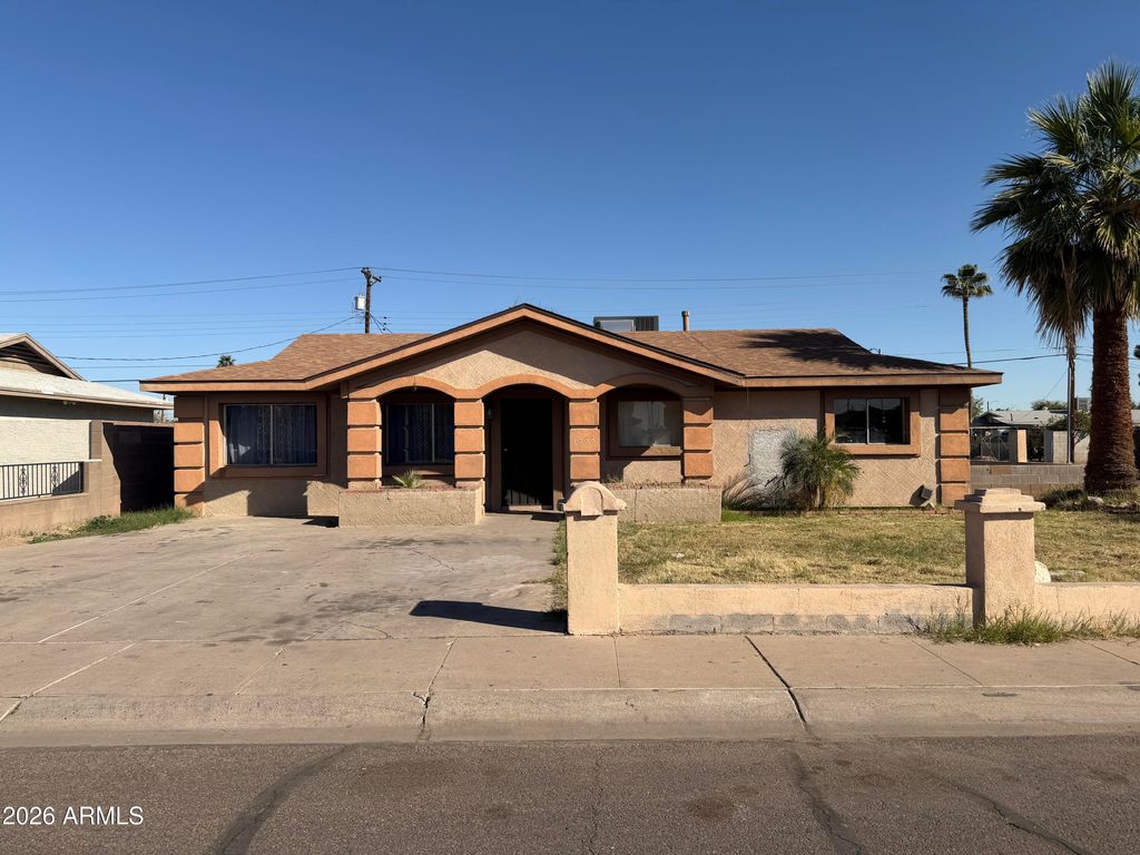 Photo of 1333 N 39th Drive, Phoenix, AZ 85009 (MLS # 6977416)