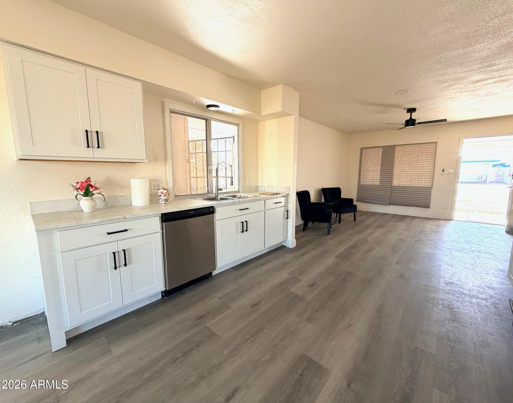 4216 W HUBBELL Street