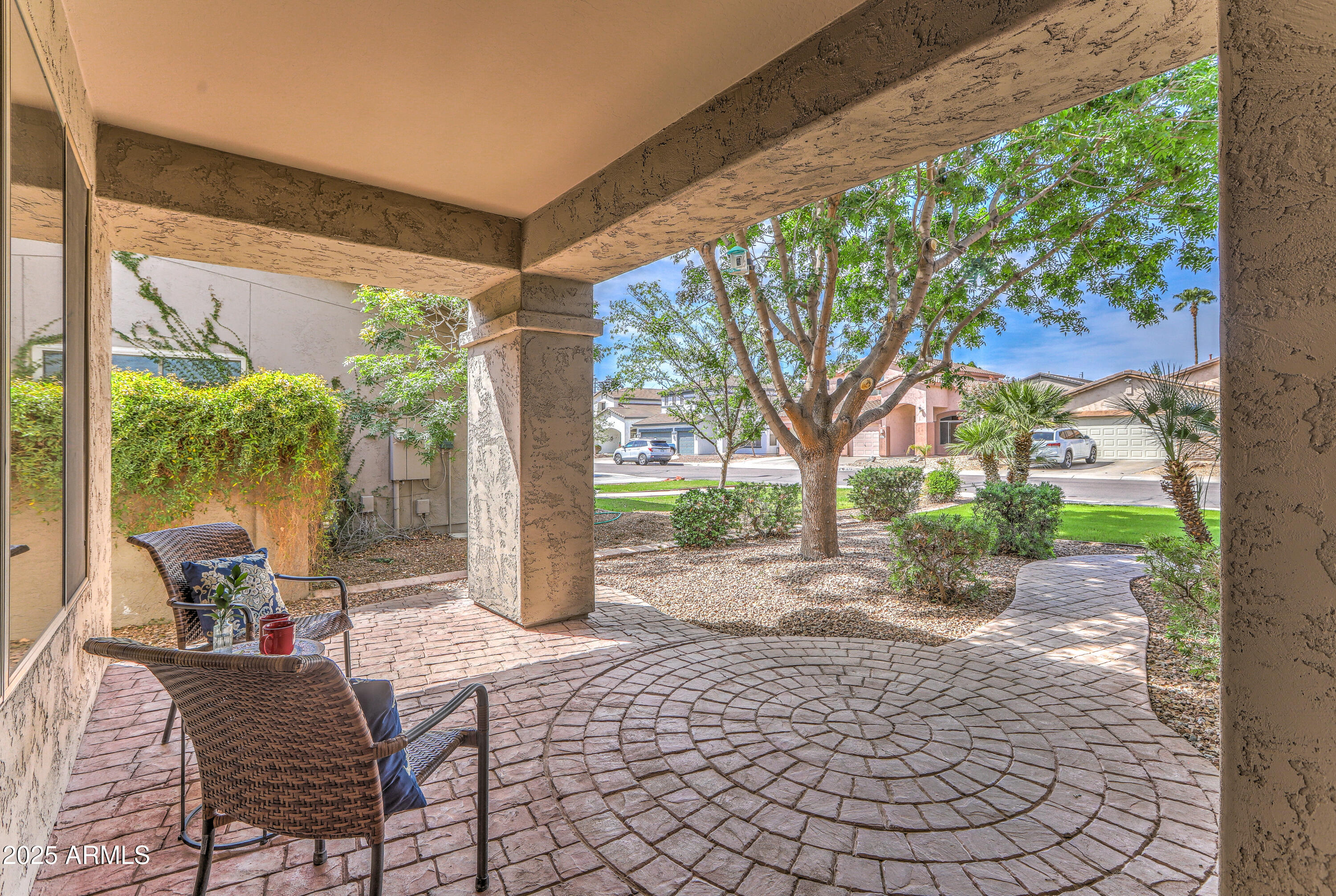 1697 E LINDA Lane