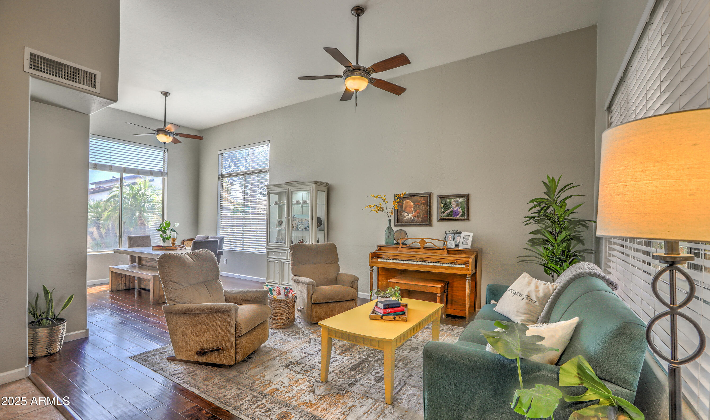 1697 E LINDA Lane