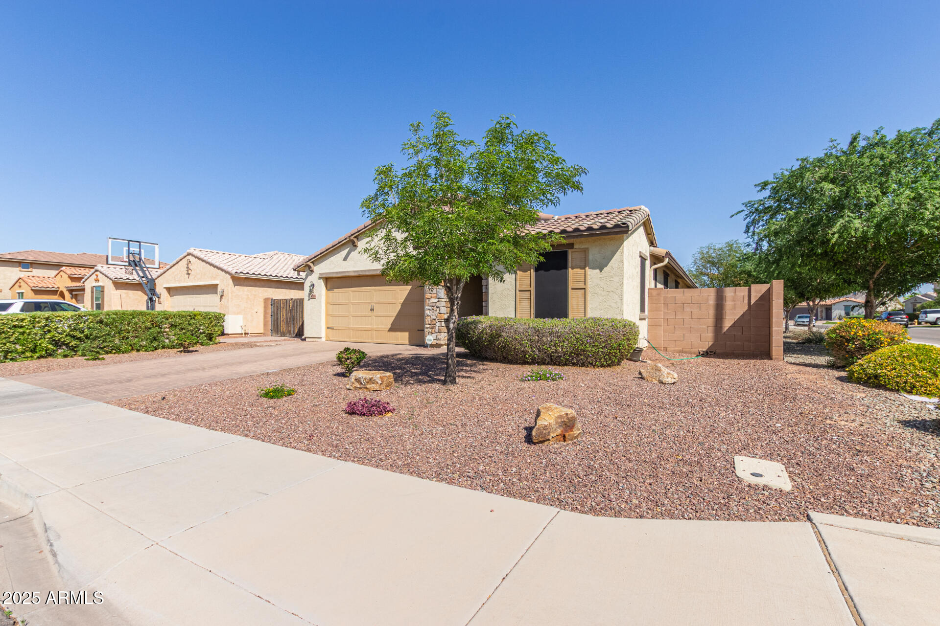 1116 E IBIS Street
