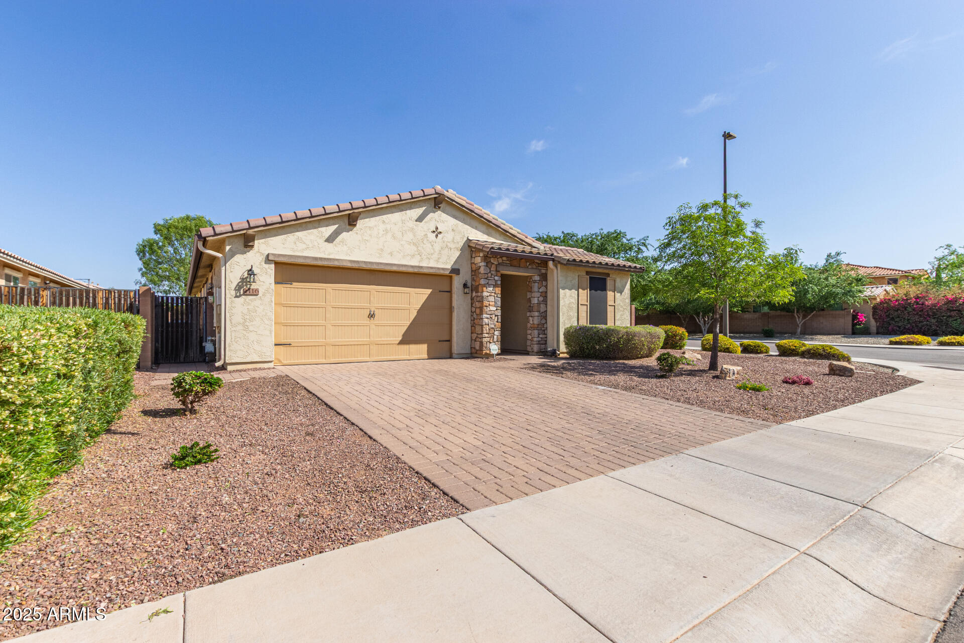 1116 E IBIS Street