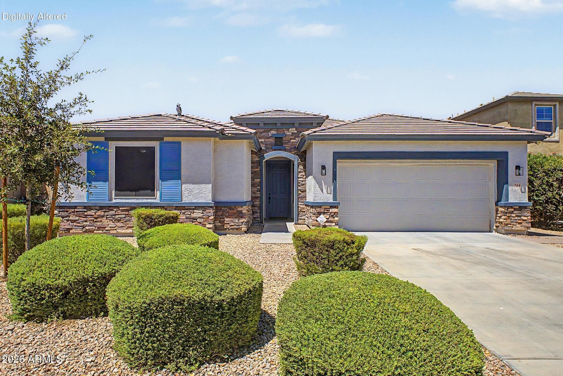 744 W DESERT HOLLOW Drive