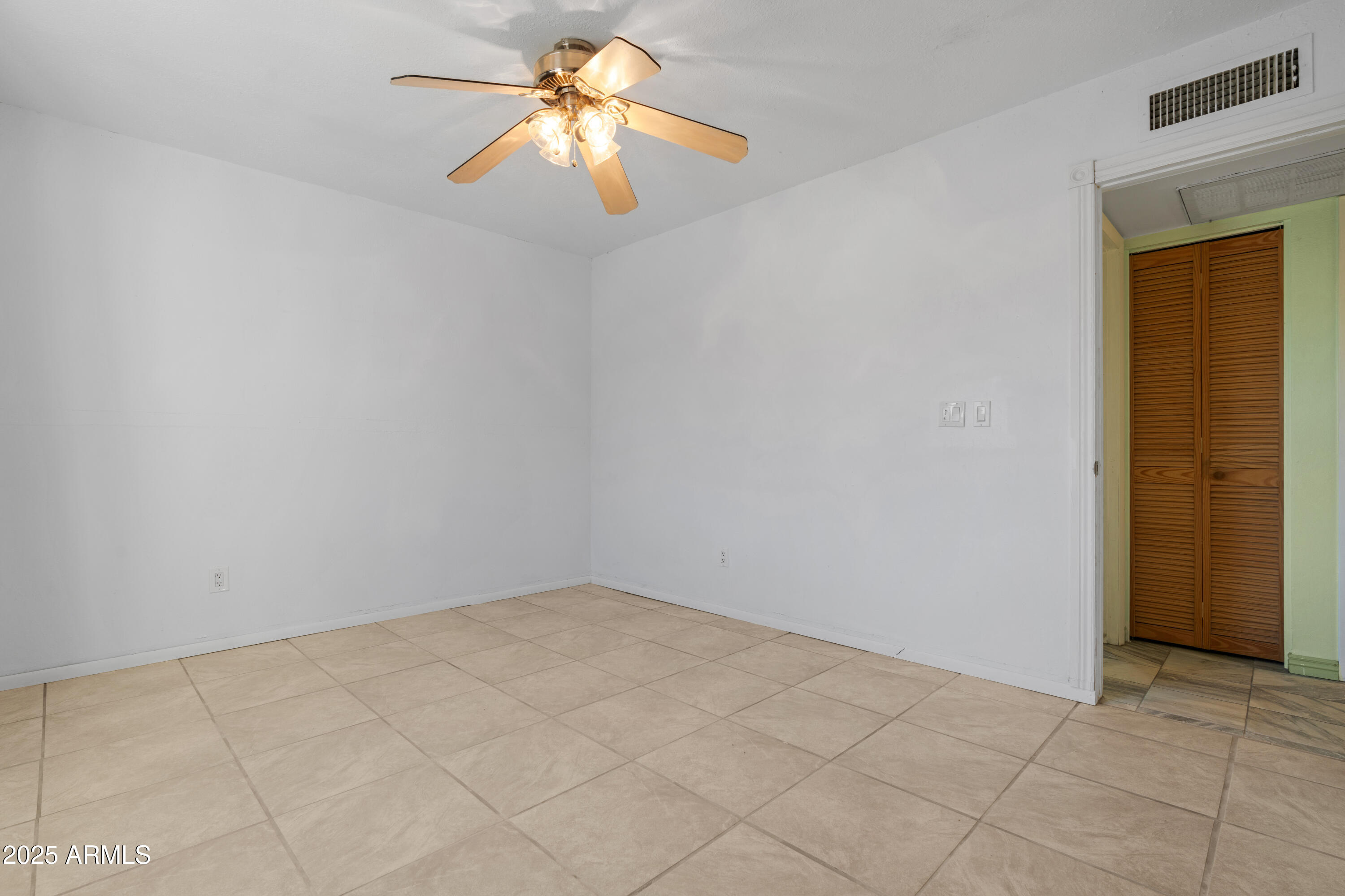 1046 S KACHINA Street