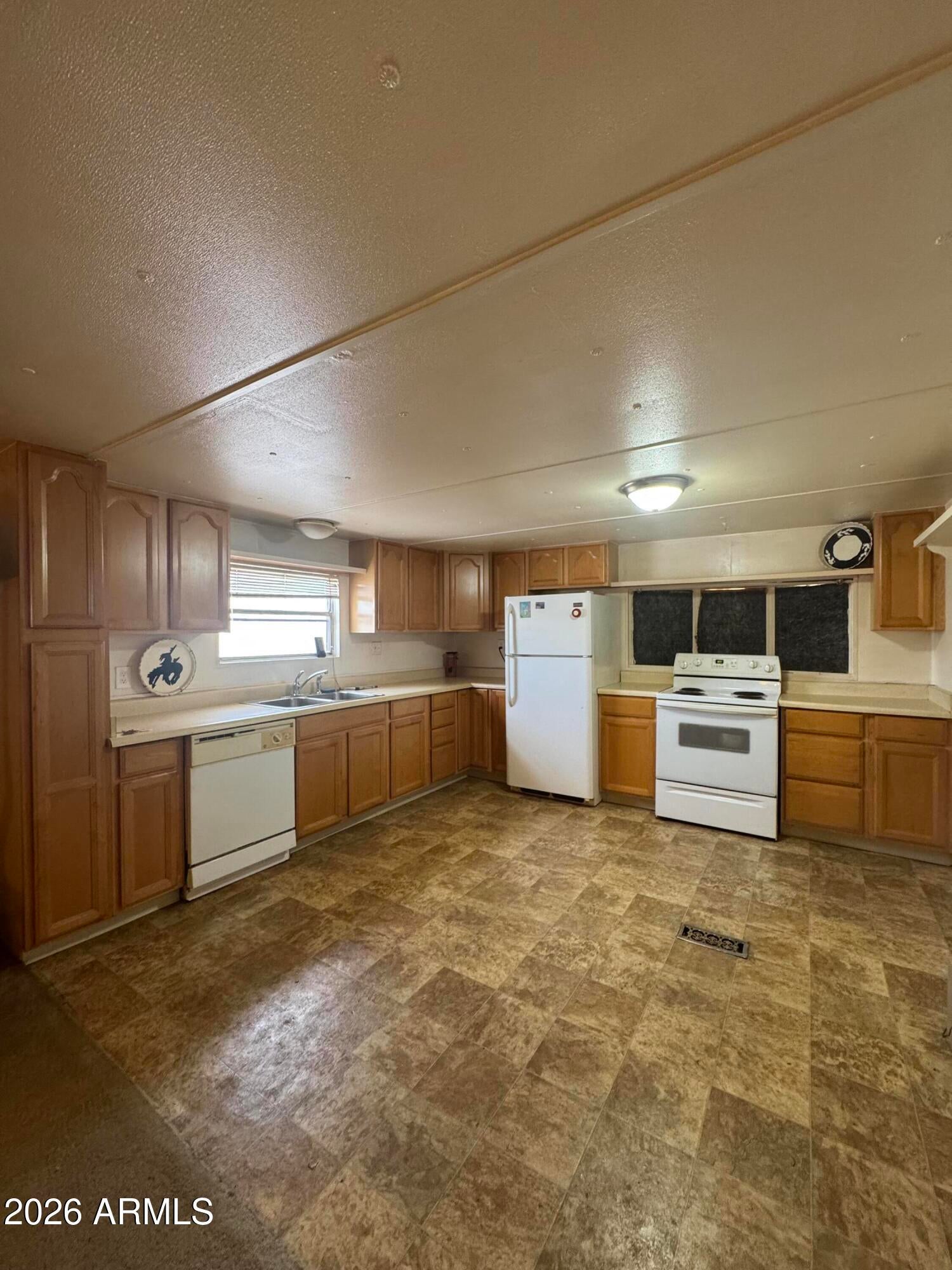 686 N Ocotillo Drive 3