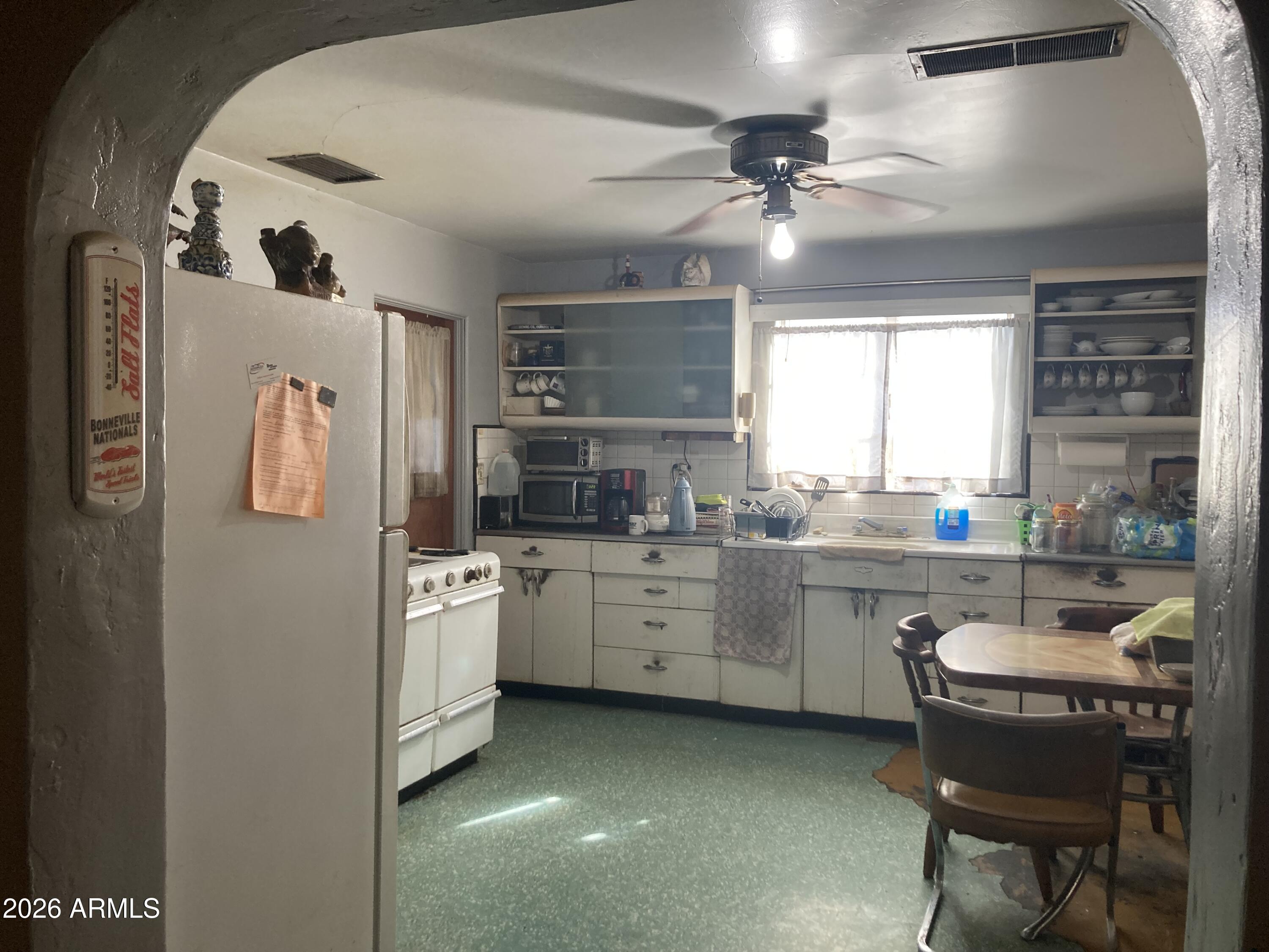 3722 E TAYLOR Street