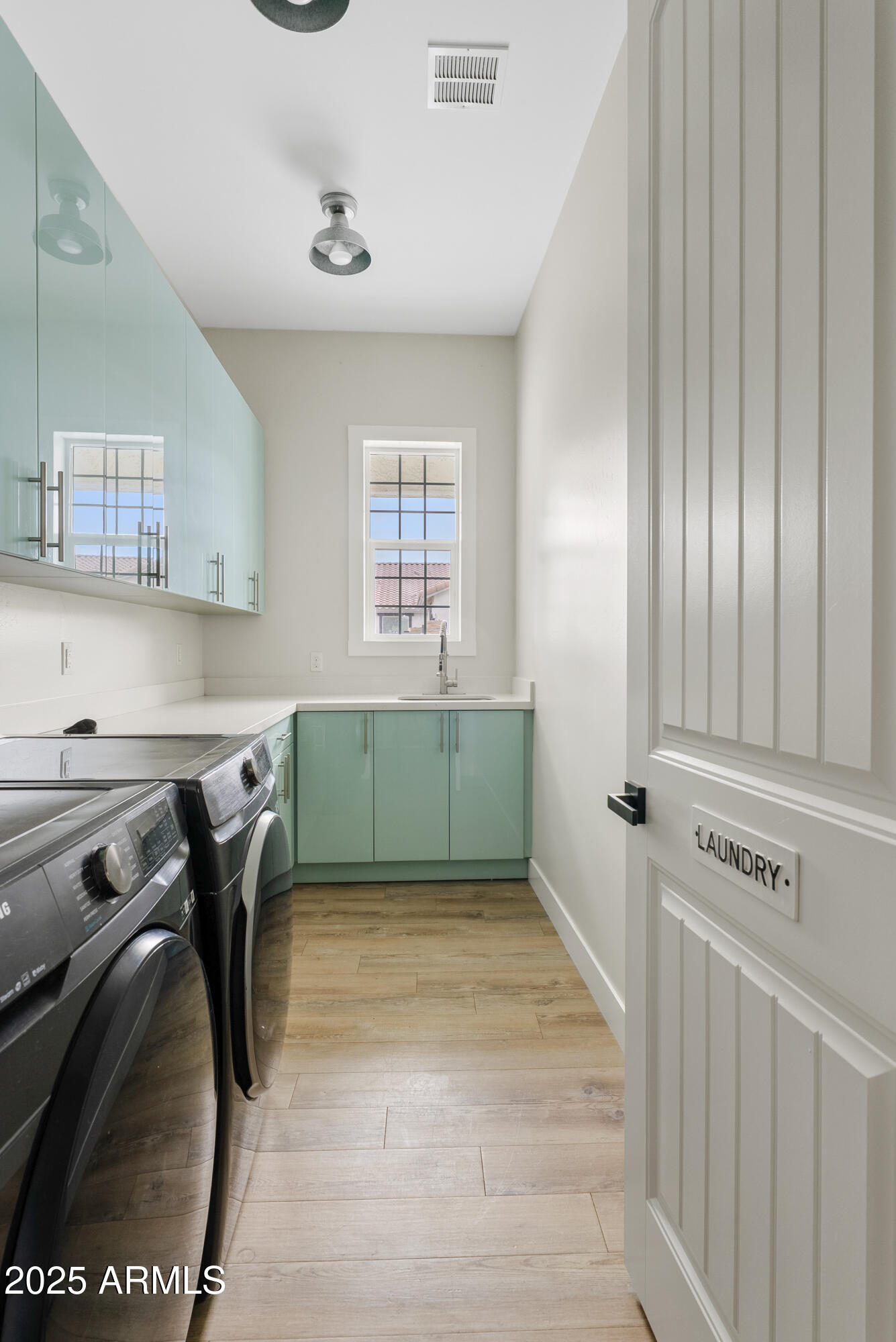 Queen Creek, Arizona 85144, United States, 5 Bedrooms Bedrooms, ,4 BathroomsBathrooms,Residential,Active,86601